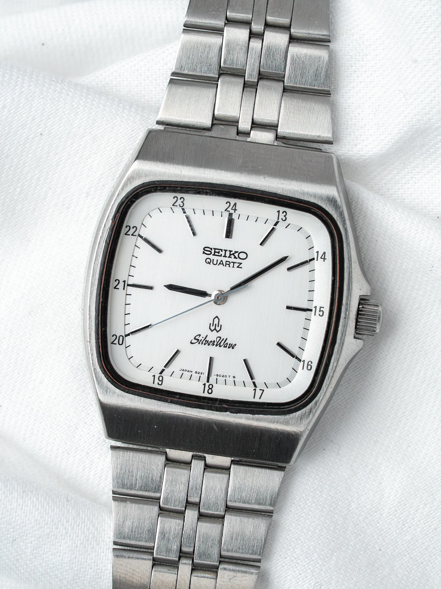 Seiko SilverWave 8221-5020 Steel Cushion | Atelier Victor