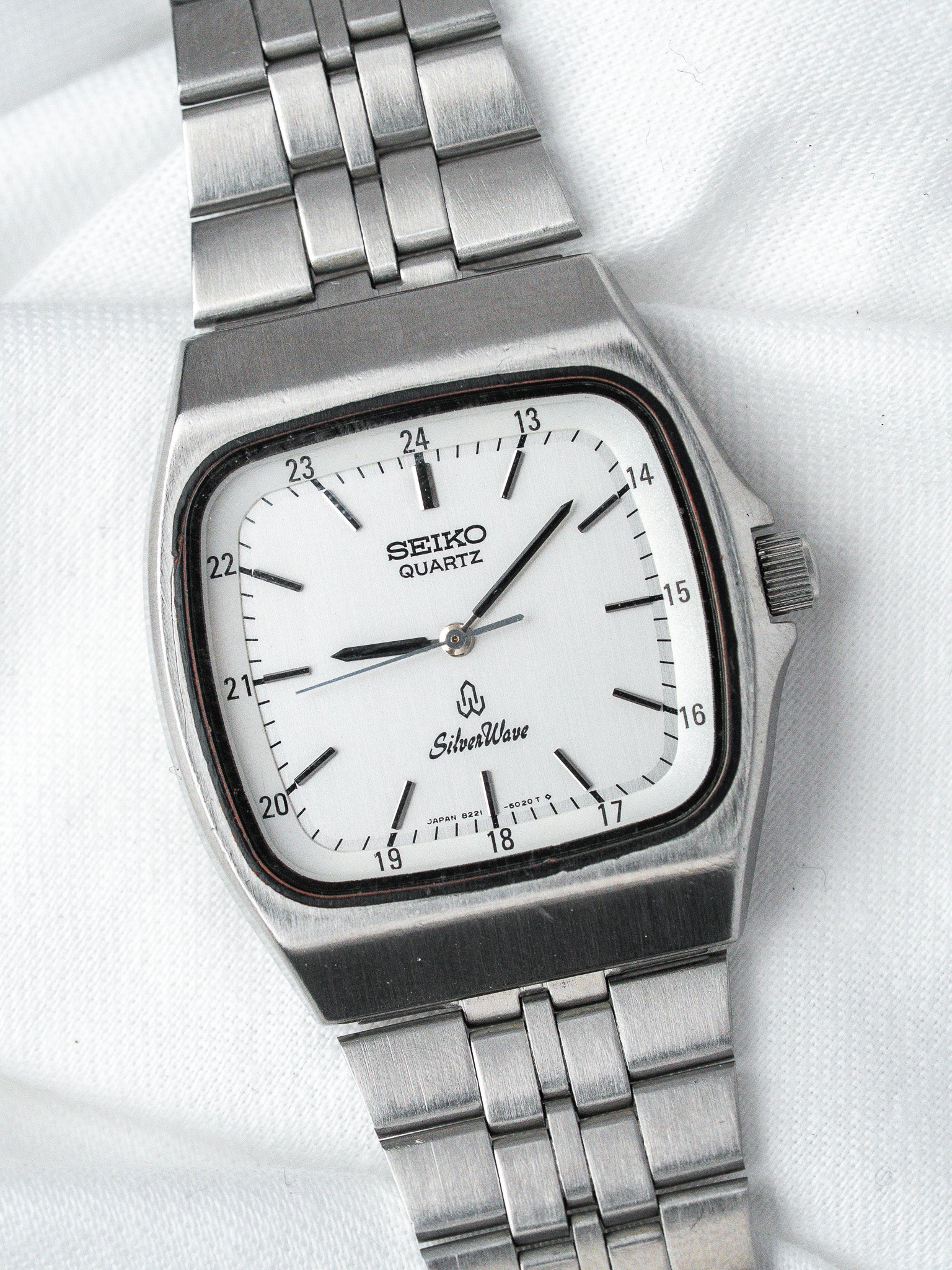 Montre Seiko SilverWave 8221-5020 Acier — Coussin TV (1980)