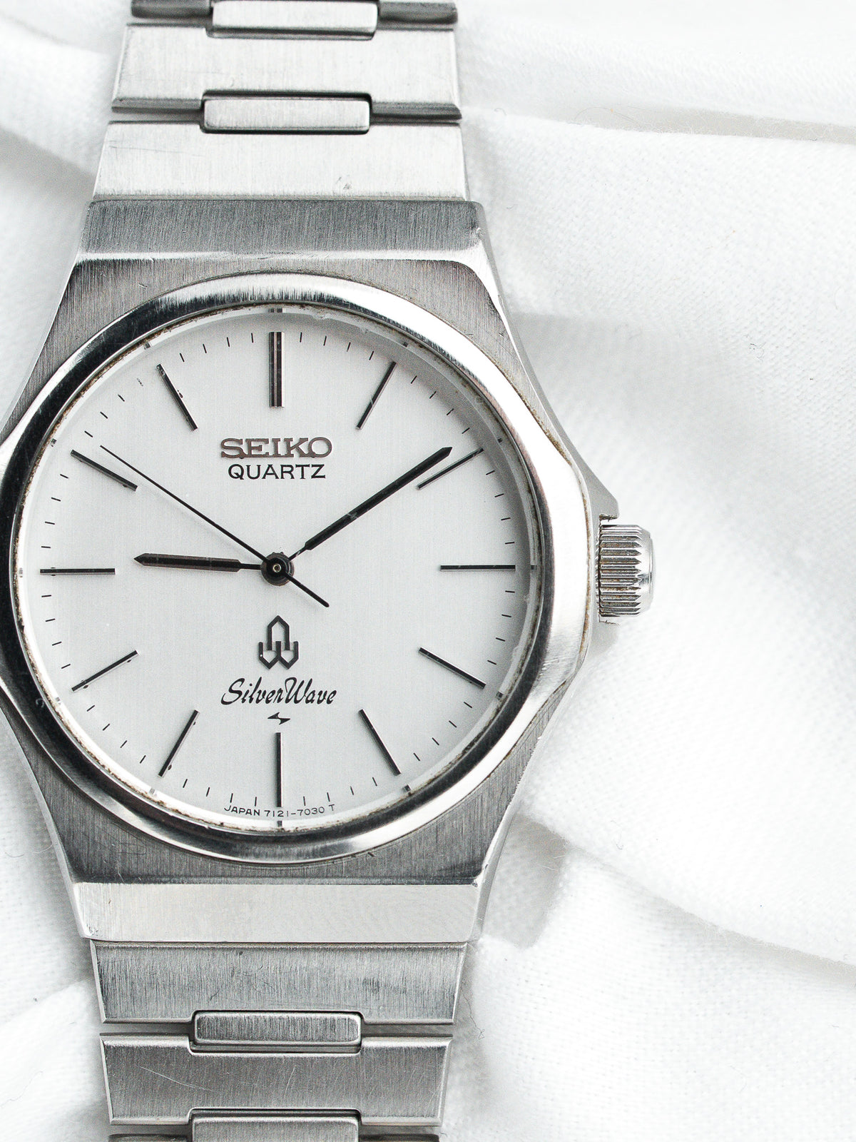 Cadran blanc, signature Silverwave - Montre Seiko Silverwave 7121-7030 - Atelier Victor