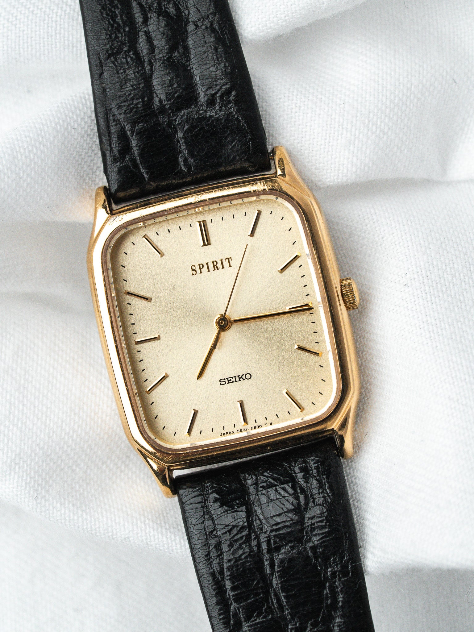 Seiko Spirit vintage watch with gold case, cream dial, black textured strap