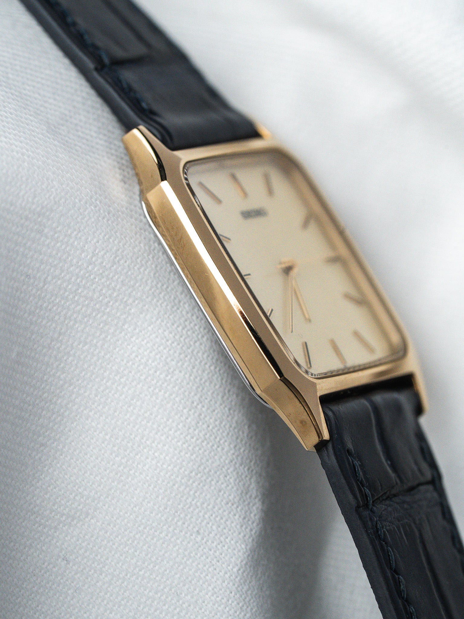 Montre Seiko Tank 5E21-5A50 Plaqué Or — Cadran Doré Sablé (1990)