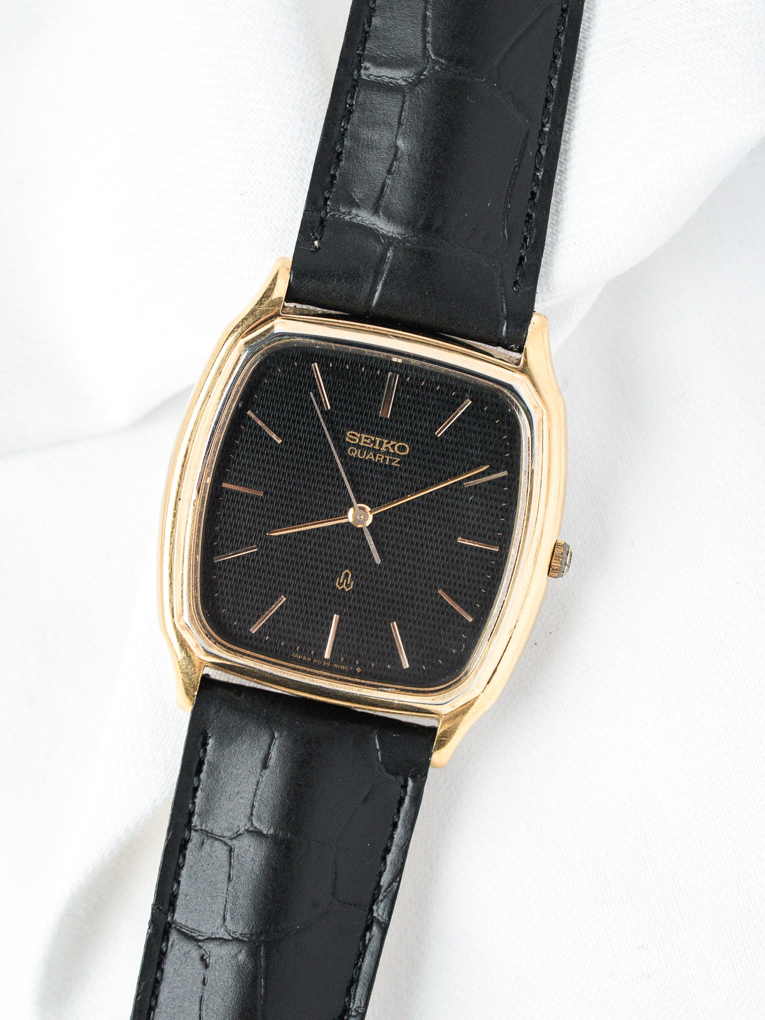 Montre Seiko Tonneau 6030-5180 — Cadran Noir Guilloché (années 1980)