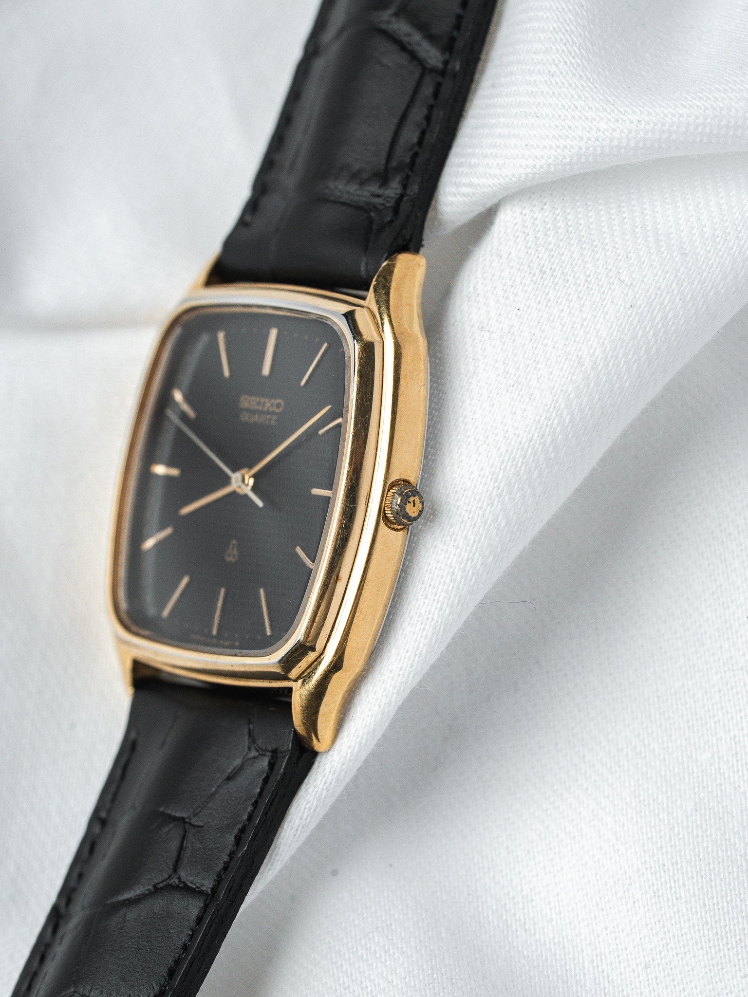 Montre Seiko Tonneau 6030-5180 — Cadran Noir Guilloché (années 1980)