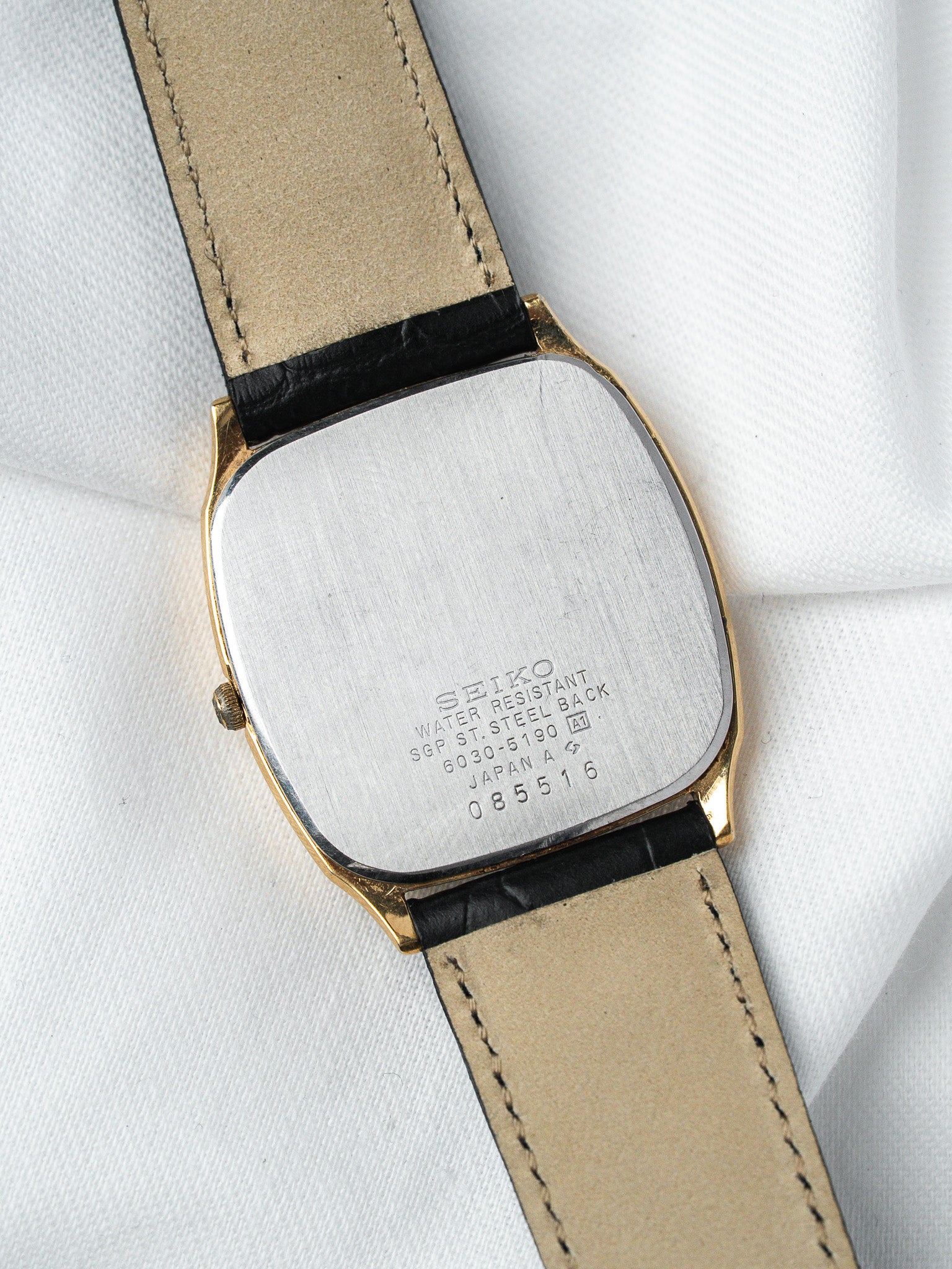 Montre Seiko Tonneau 6030-5180 — Cadran Noir Guilloché (années 1980)