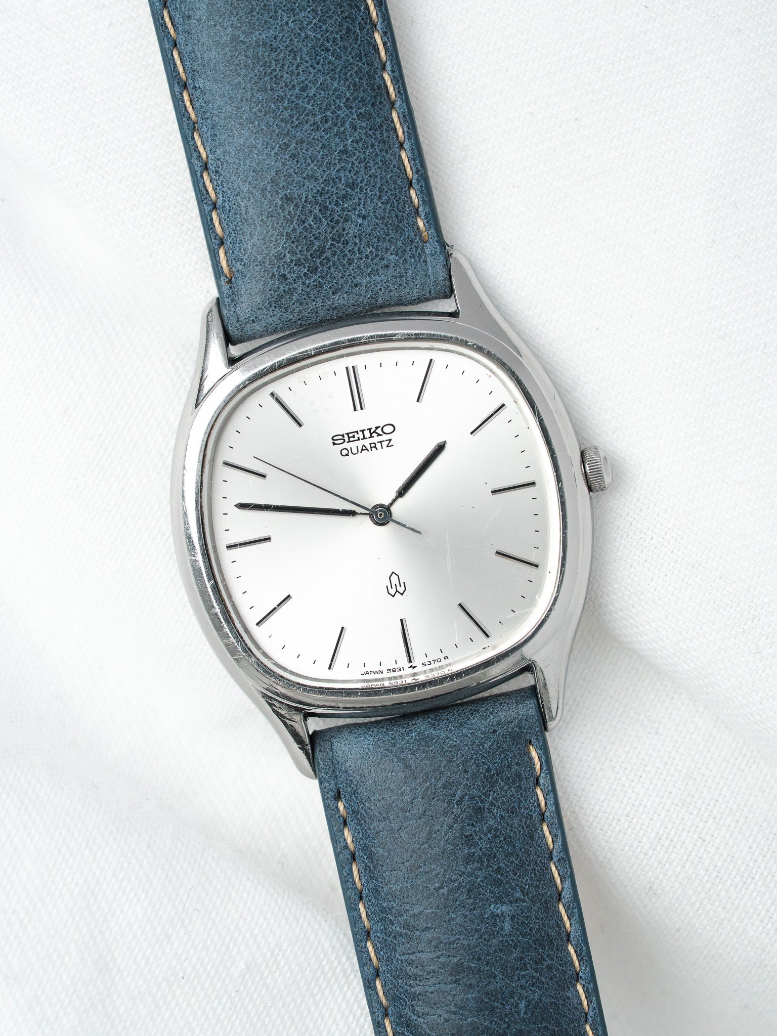 Montre Seiko Tonneau Acier — 5931-5330 Cadran Soleillé Argenté (1981)