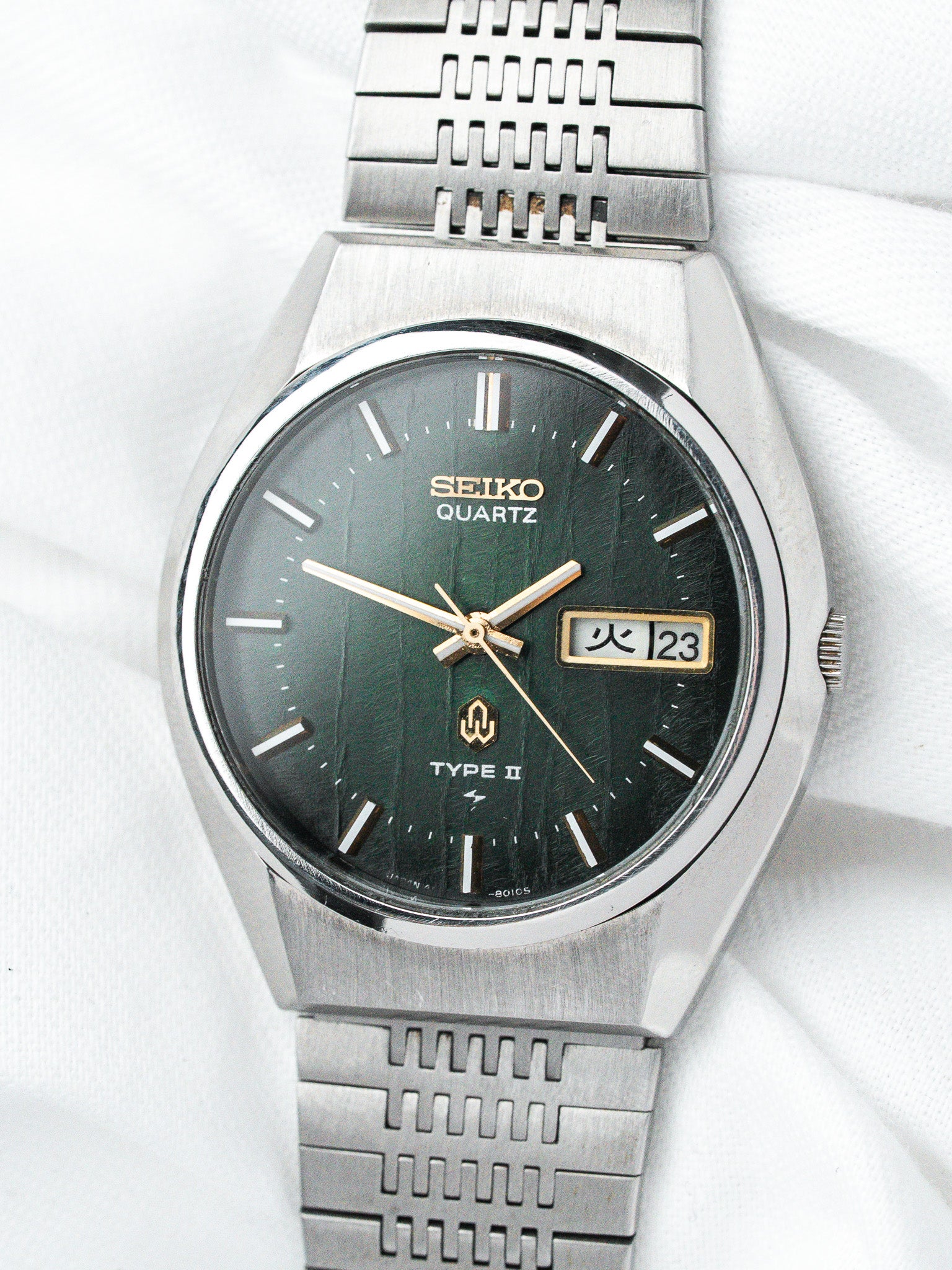 Seiko Quartz Type II vintage watch with green textured dial, steel bracelet, day-date window
