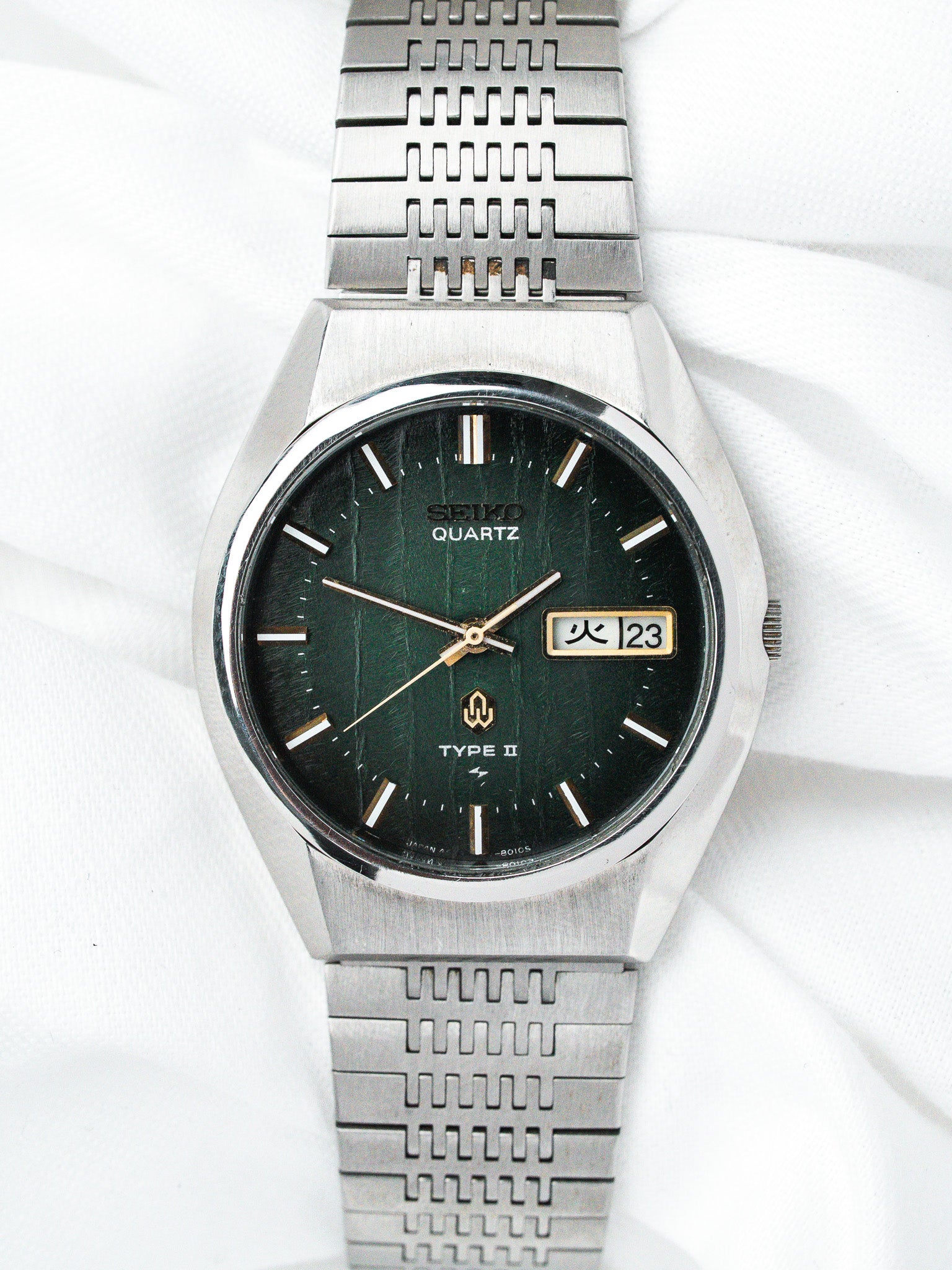Seiko Quartz Type II vintage watch with green dial, steel case and bracelet, day-date display