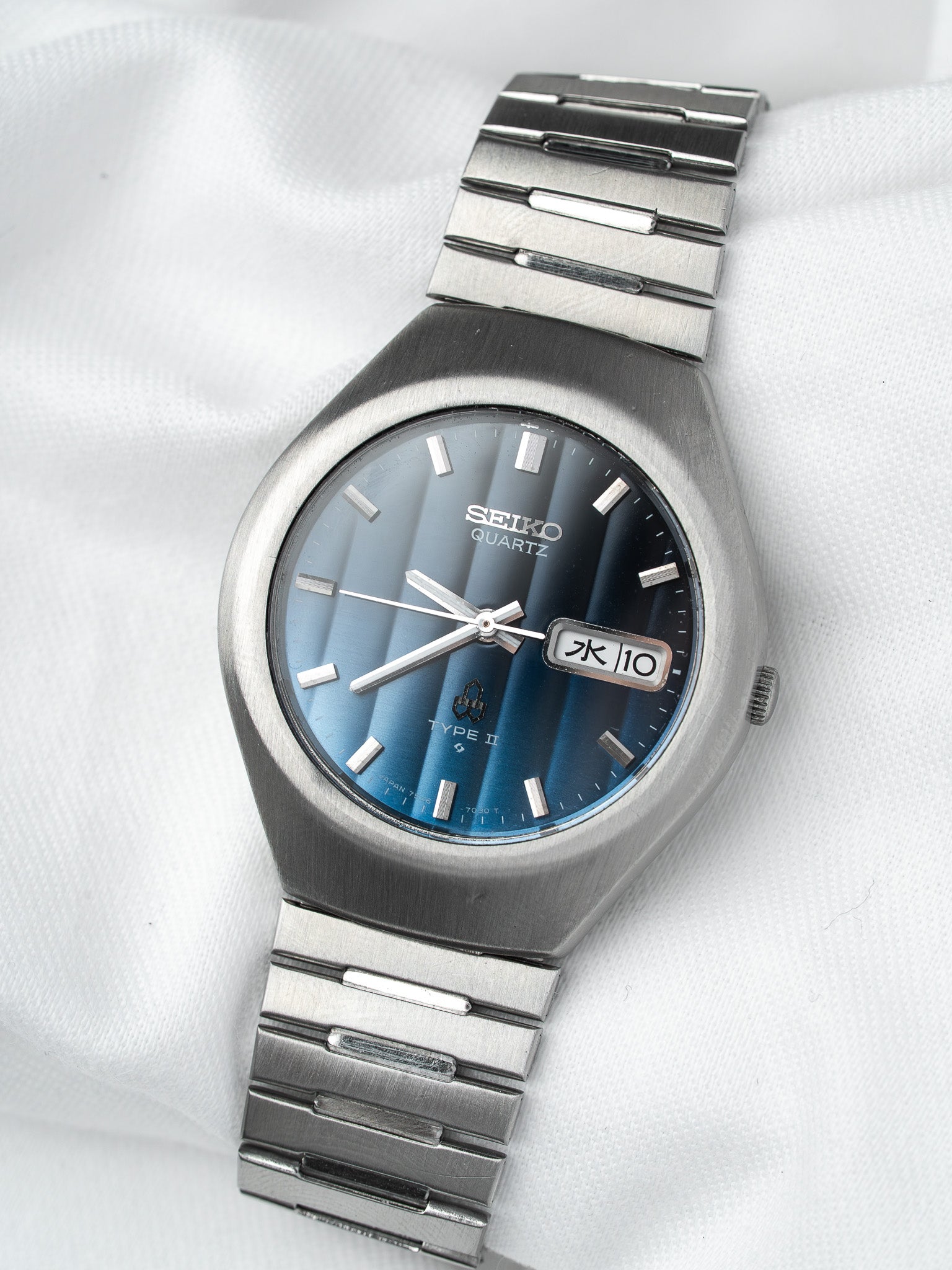 Seiko Quartz Type II vintage watch with blue gradient dial and steel bracelet