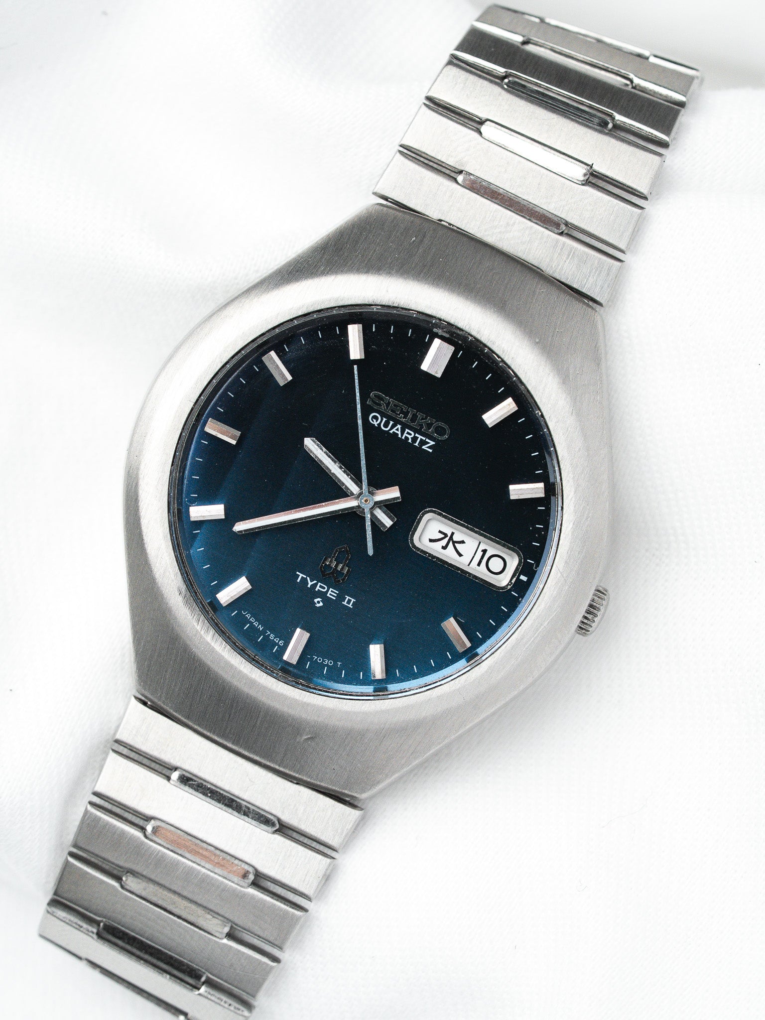 Seiko Quartz Type II vintage watch with blue dial, steel bracelet, day-date window