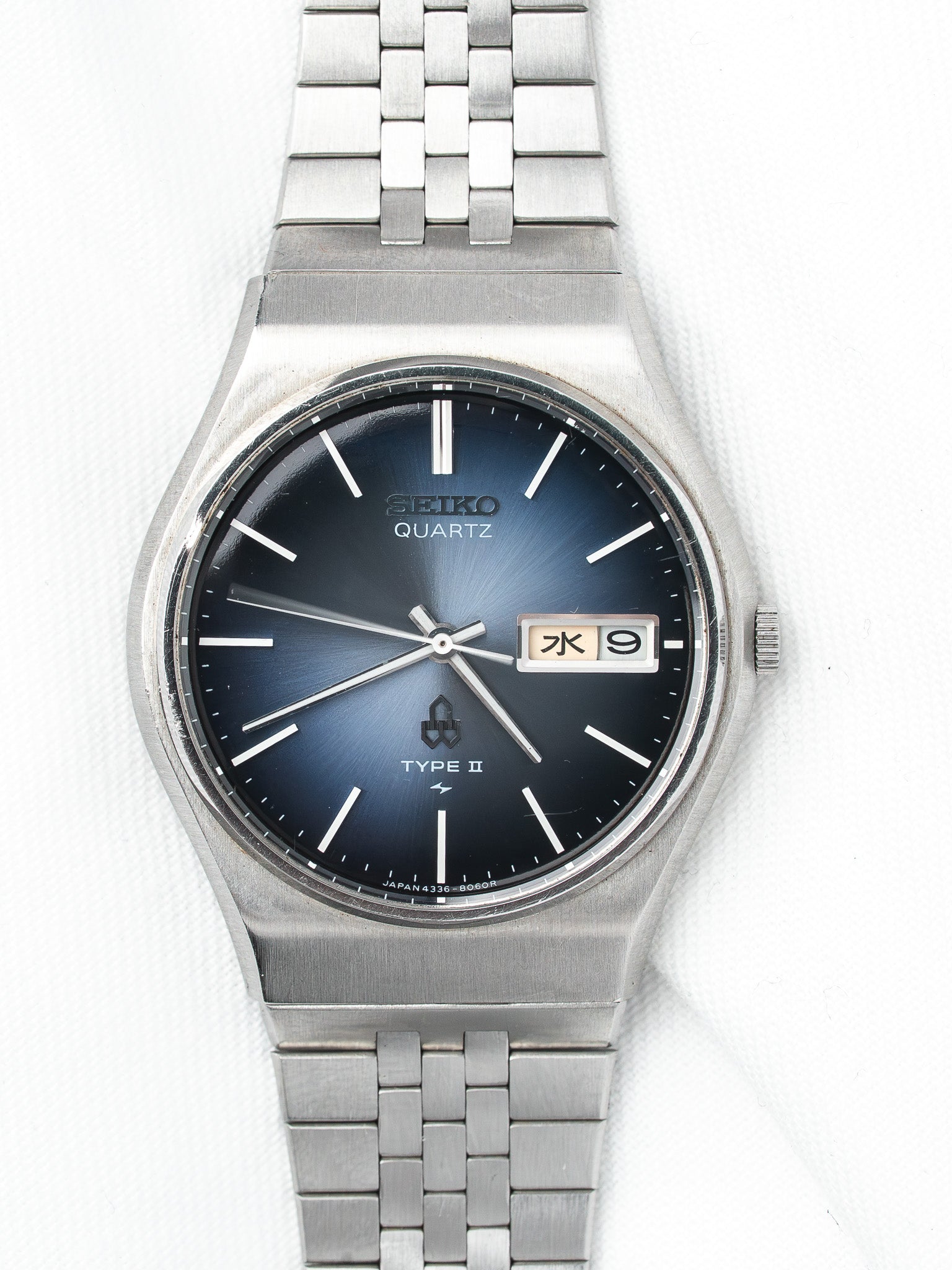 ساعة Seiko Type II فينتاج - علبة من الفولاذ — قرص أزرق متدرج (1977) 