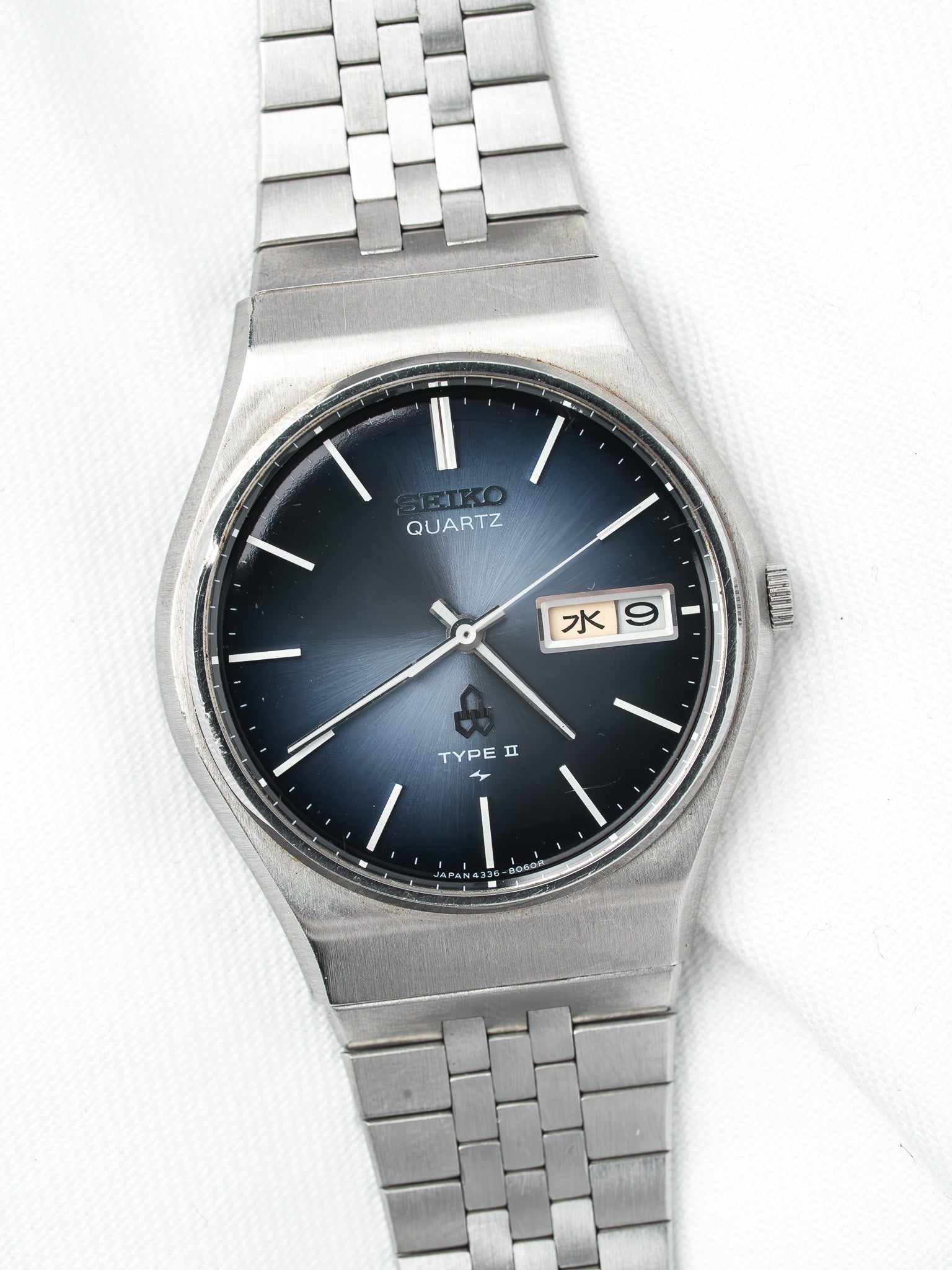 Montre Seiko Type II Vintage Acier — Cadran Bleu Dégradé (1977