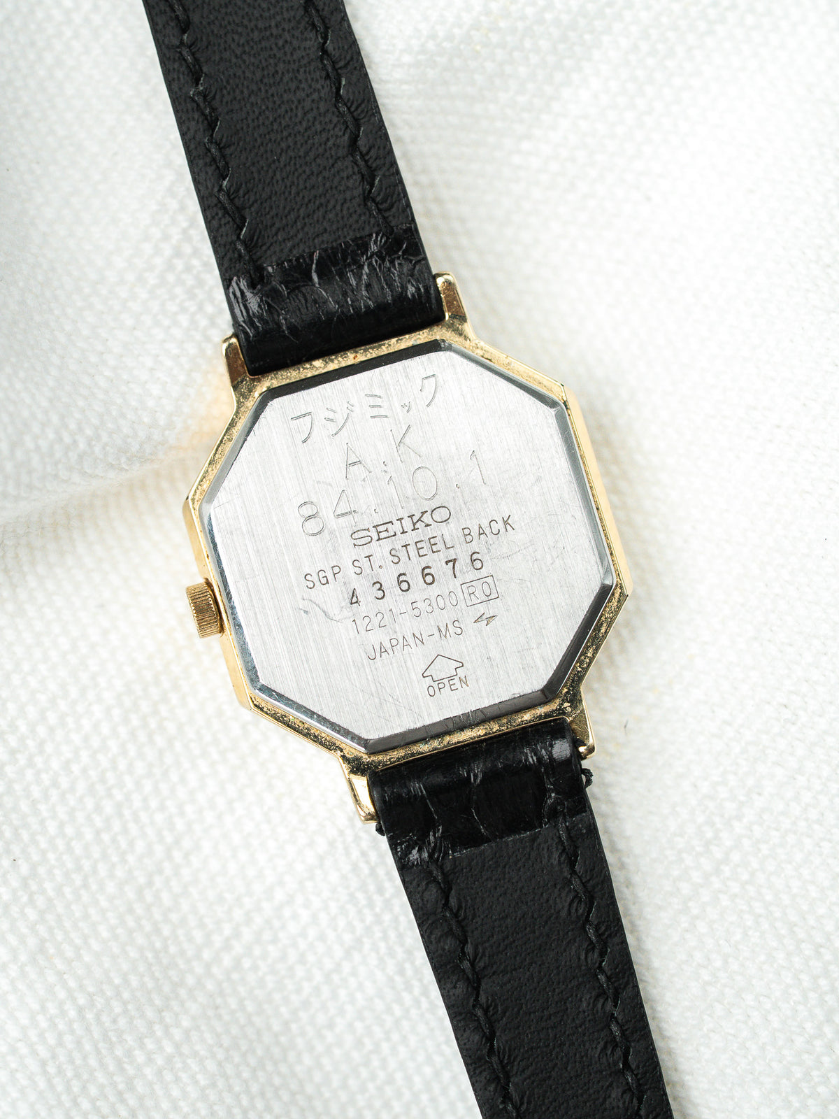 Fondo de caja de acero grabado - Vintage Seiko 1221-5300 Watch - Atelier Victor