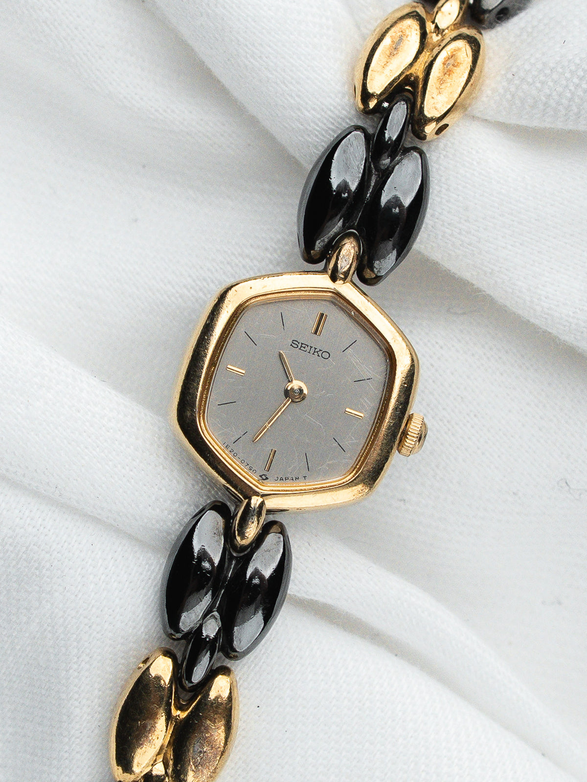 Boîtier hexagonal plaqué or - Montre Seiko 1E20-5460 - Atelier Victor