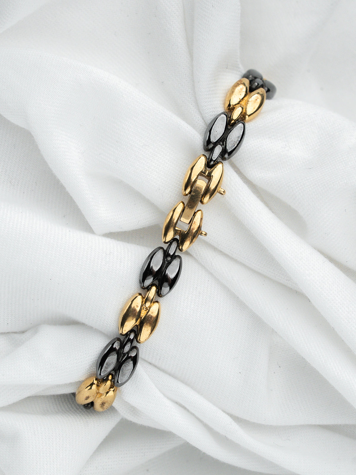 Bracelet à maillons dorés et noirs - Montre Seiko 1E20-5460 - Atelier Victor