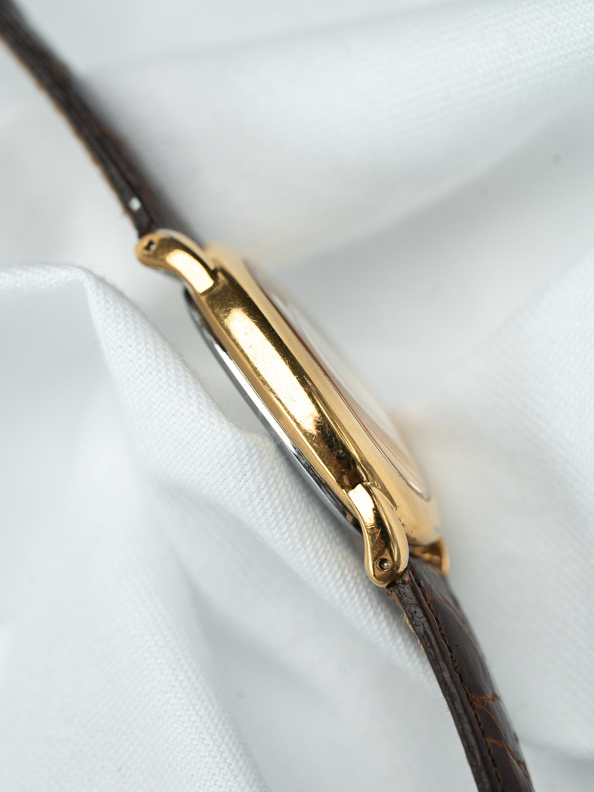 Perfil y carrura curvada - Reloj Seiko 1F21-0BP0 Vintage Mujer - Atelier Victor