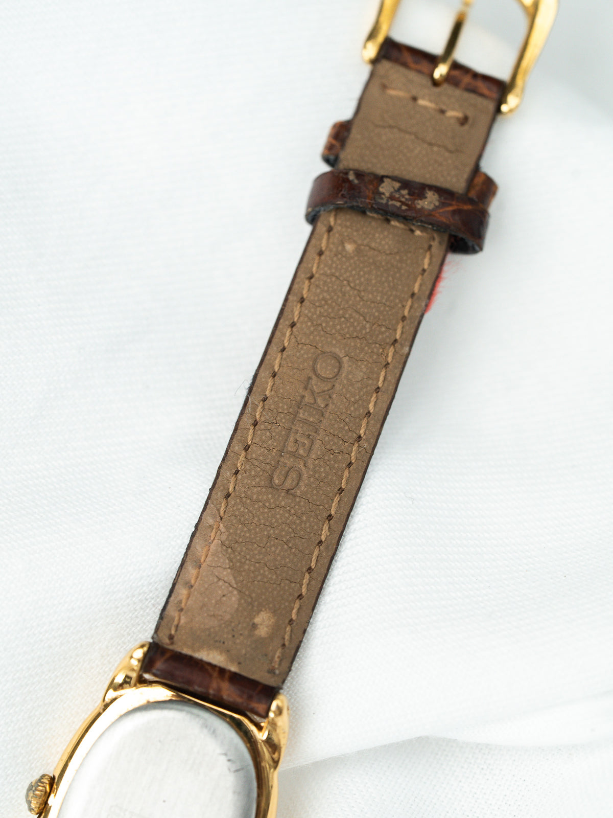 Reverso de la correa de cuero original - Reloj Seiko 1F21-0BP0 Vintage Mujer - Atelier Victor