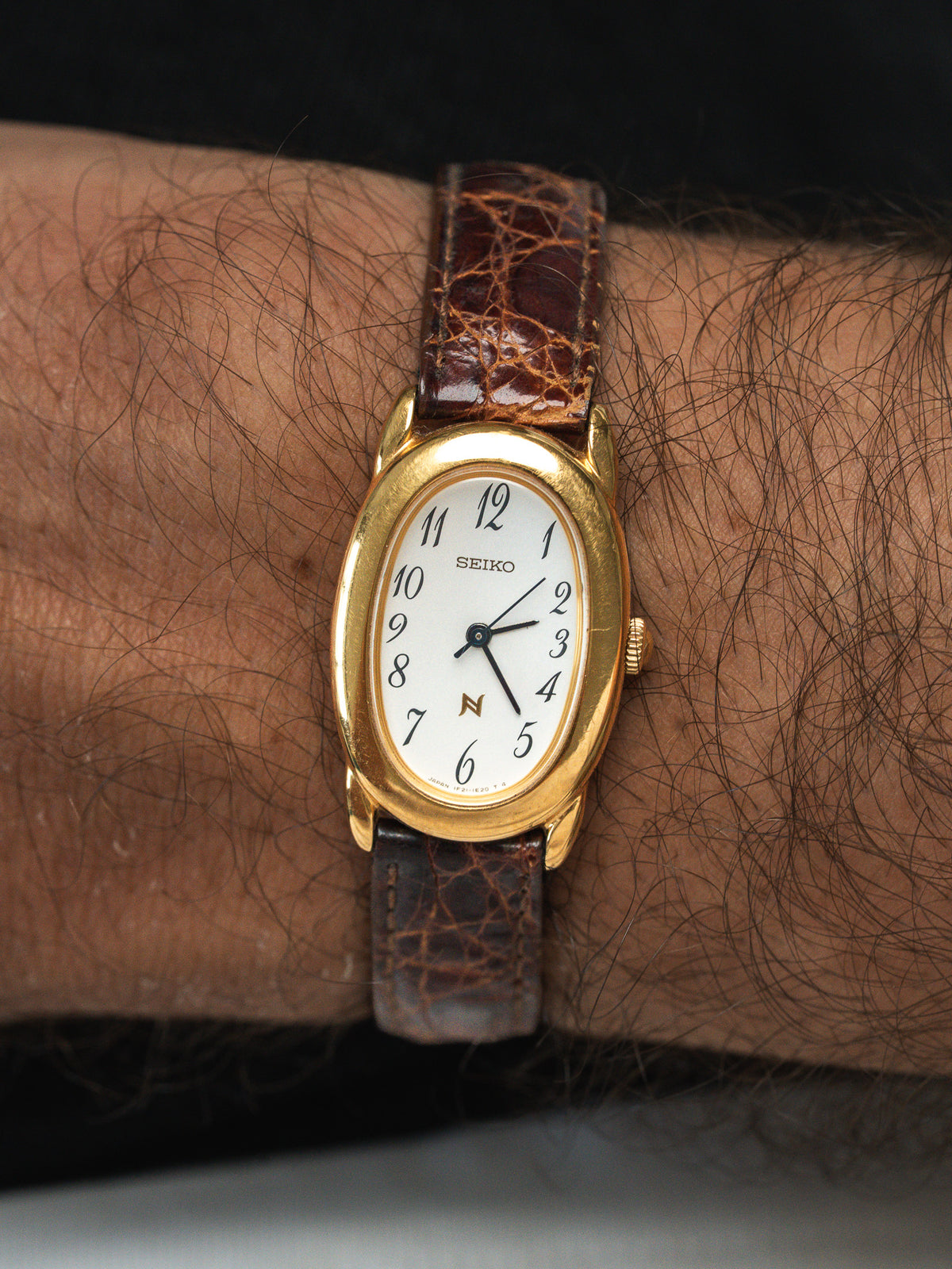 Am Handgelenk getragen - Watch Seiko 1F21-5B70 - Atelier Victor