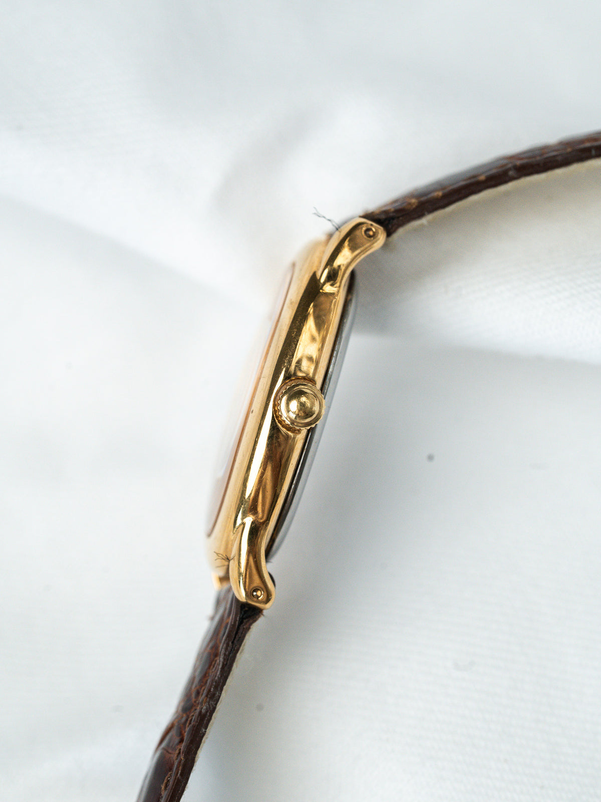 Profilansicht der geriffelten Krone - Watch Seiko 1F21-5B70 - Atelier Victor