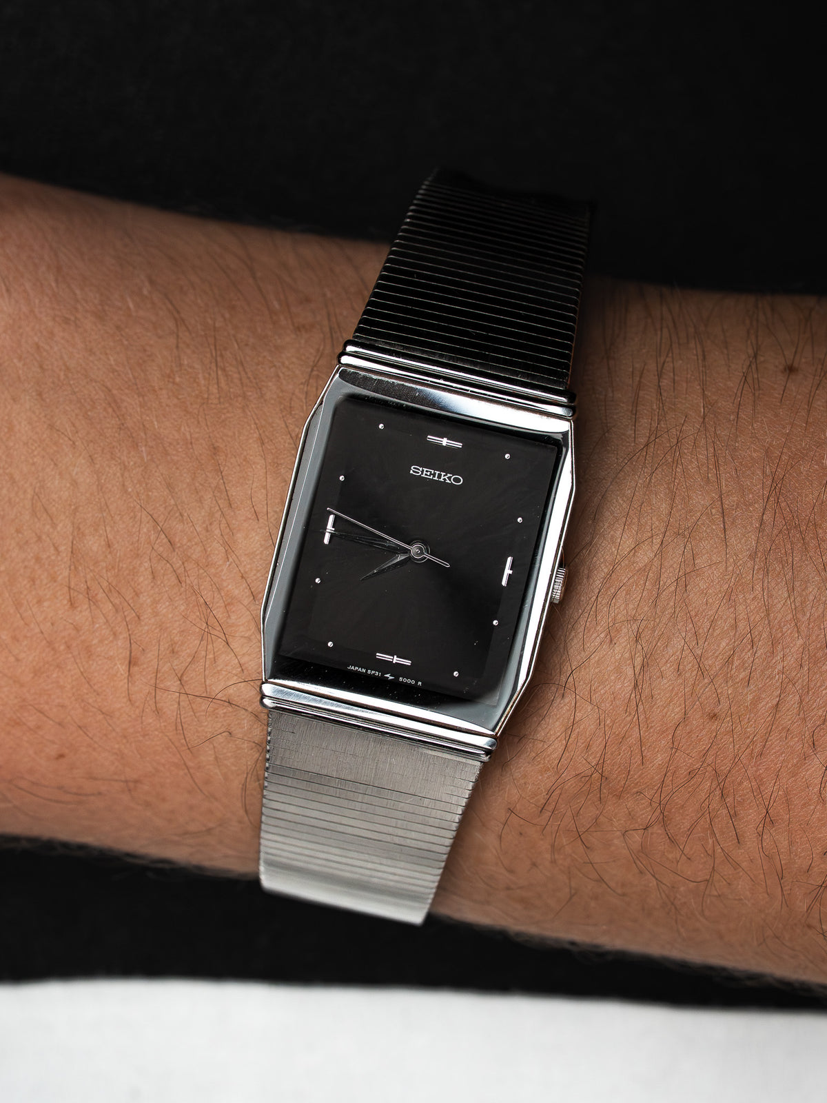 Llevada en la muñeca - Reloj Seiko 5P31-5000 - Atelier Victor