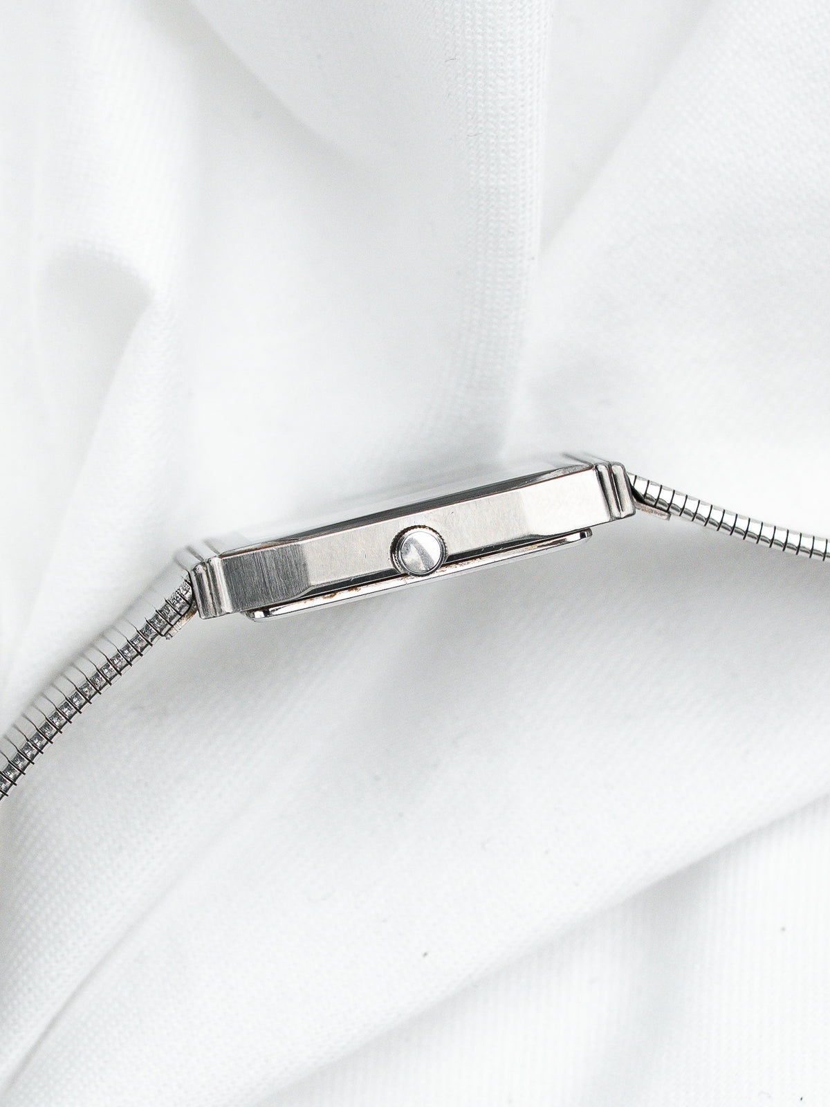 Perfil lado corona, grosor 5,7 mm - Reloj Seiko 5P31-5000 - Atelier Victor