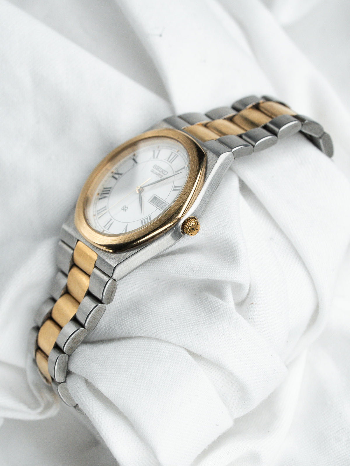 جانب التاج المطلي بالذهب - Watch Seiko 5Y23-8140 - Atelier Victor