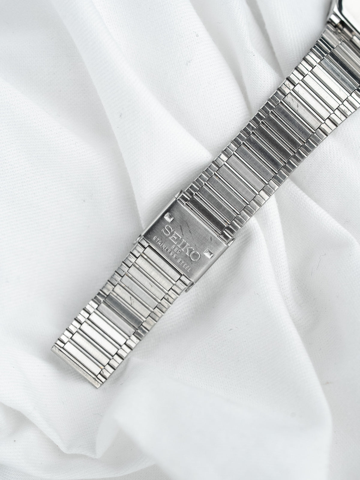 一体式精钢表链，配金色铆钉 - Seiko 6030-5490 复古 Watch - Atelier Victor