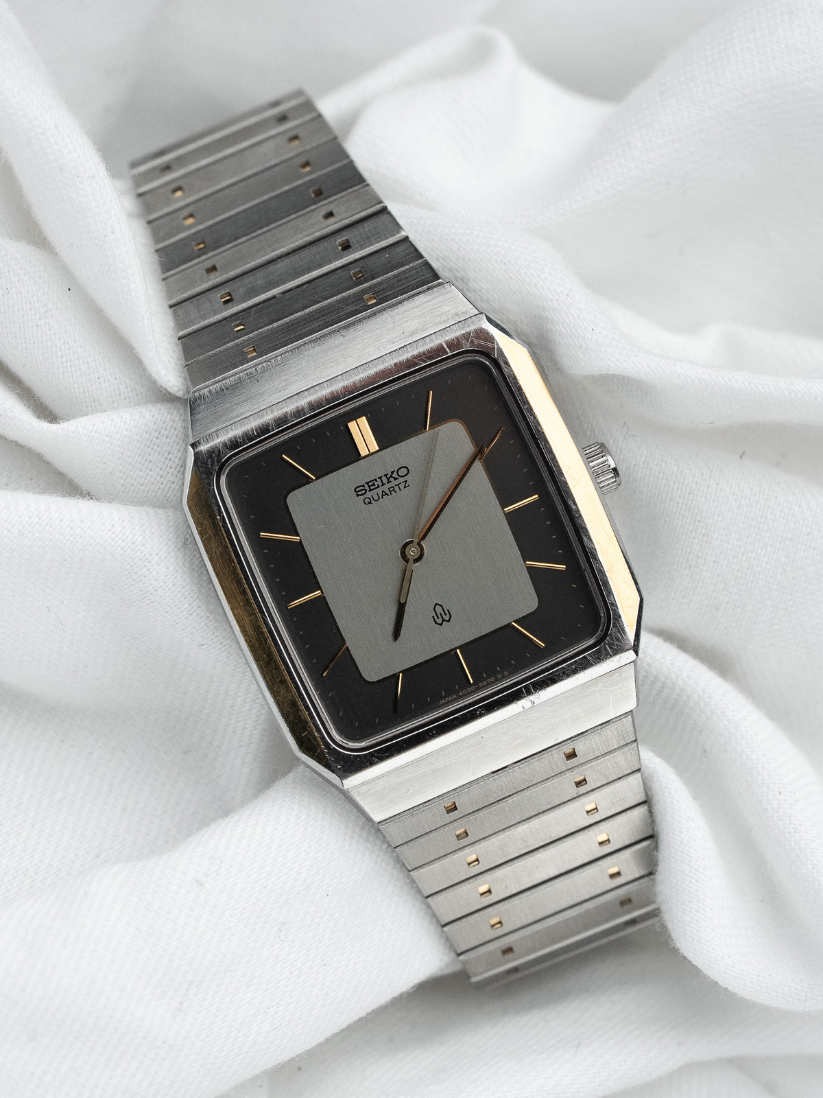 四分之三视图 - Seiko 6030-5490 复古 Watch - Atelier Victor