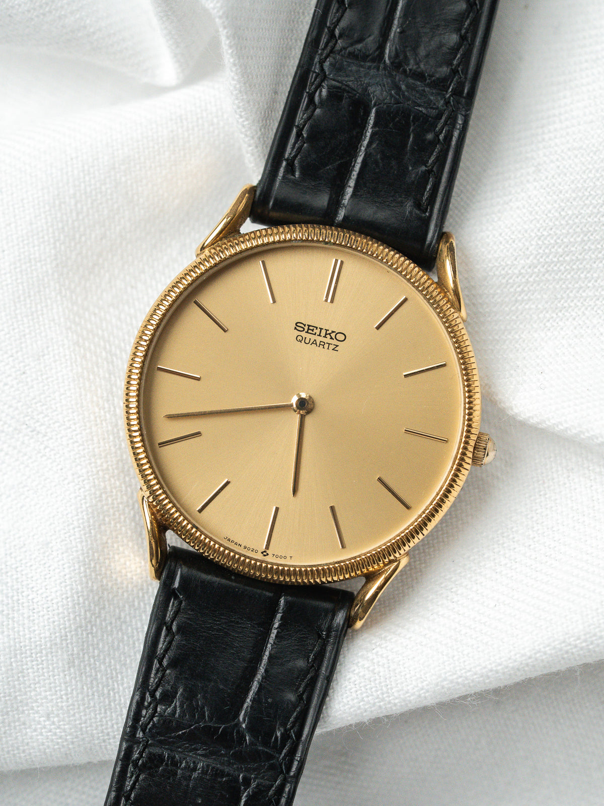 Cadran champagne soleillé en léger angle - Montre Seiko 9020-7000 - Atelier Victor