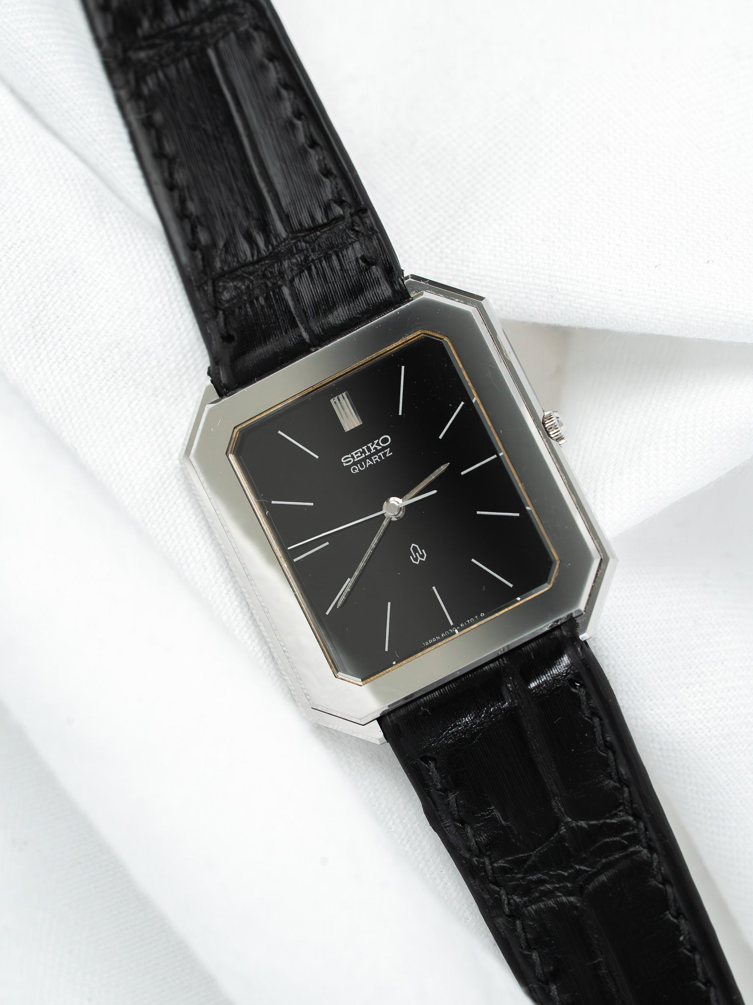 Montre Seiko Vintage Acier — Cadran Noir Laqué Habillée (1980)