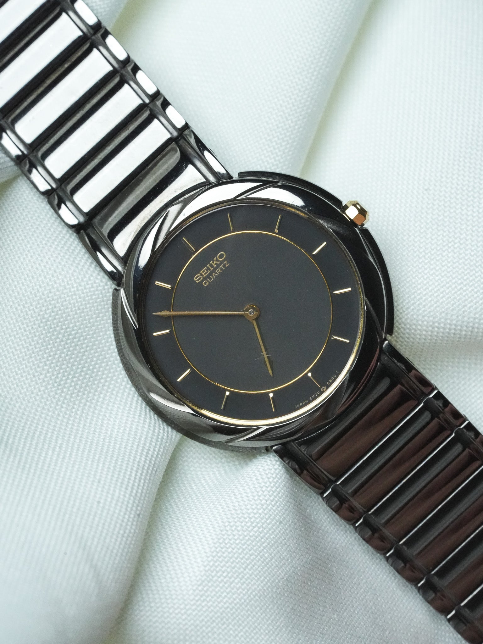 Montre Seiko Vintage - Anthracite Brillant Torsadé Large (1995) - Atelier Victor