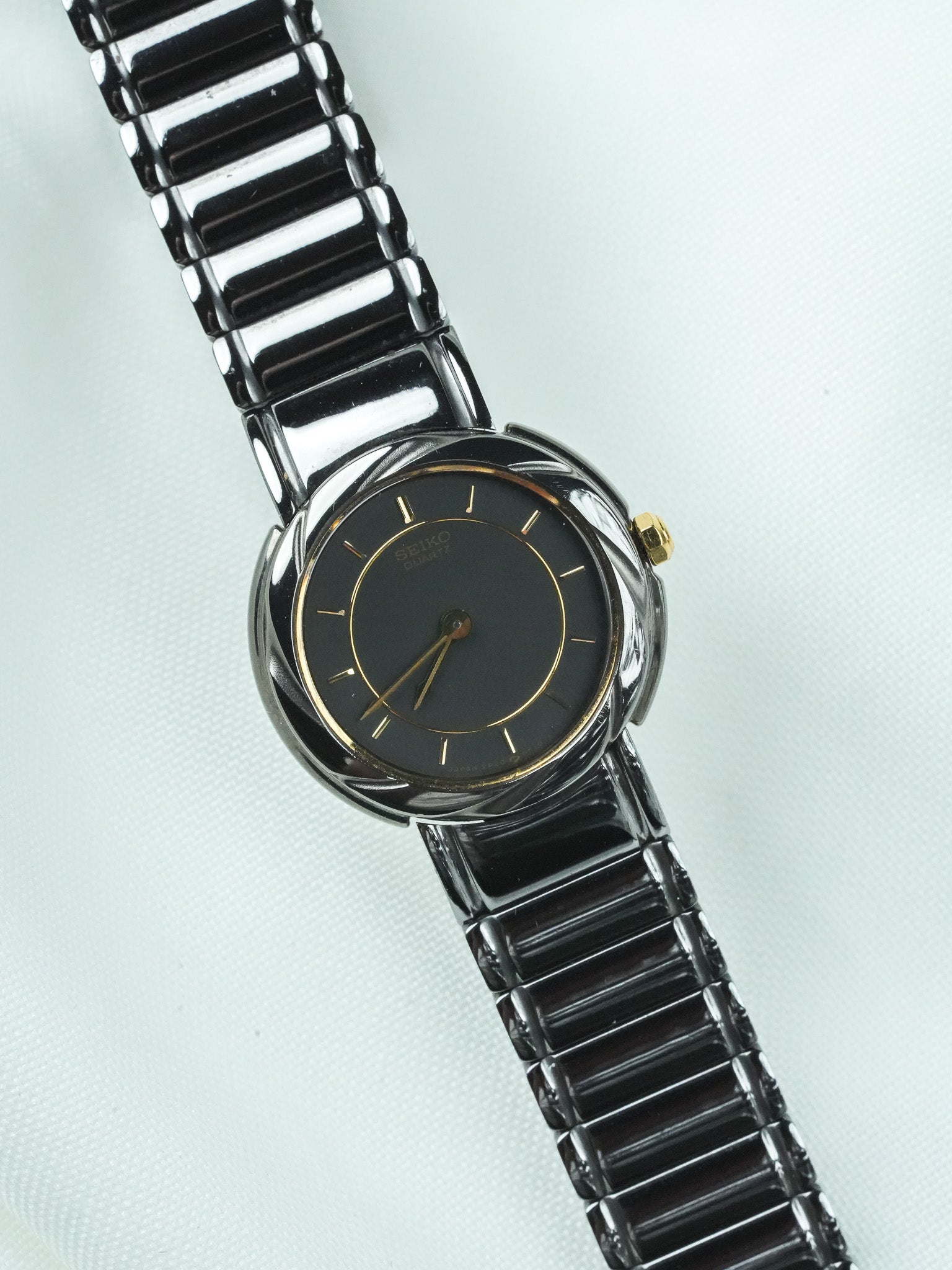 Montre Seiko Vintage - Anthracite Brillant Torsadé Mini (1996) - Atelier Victor