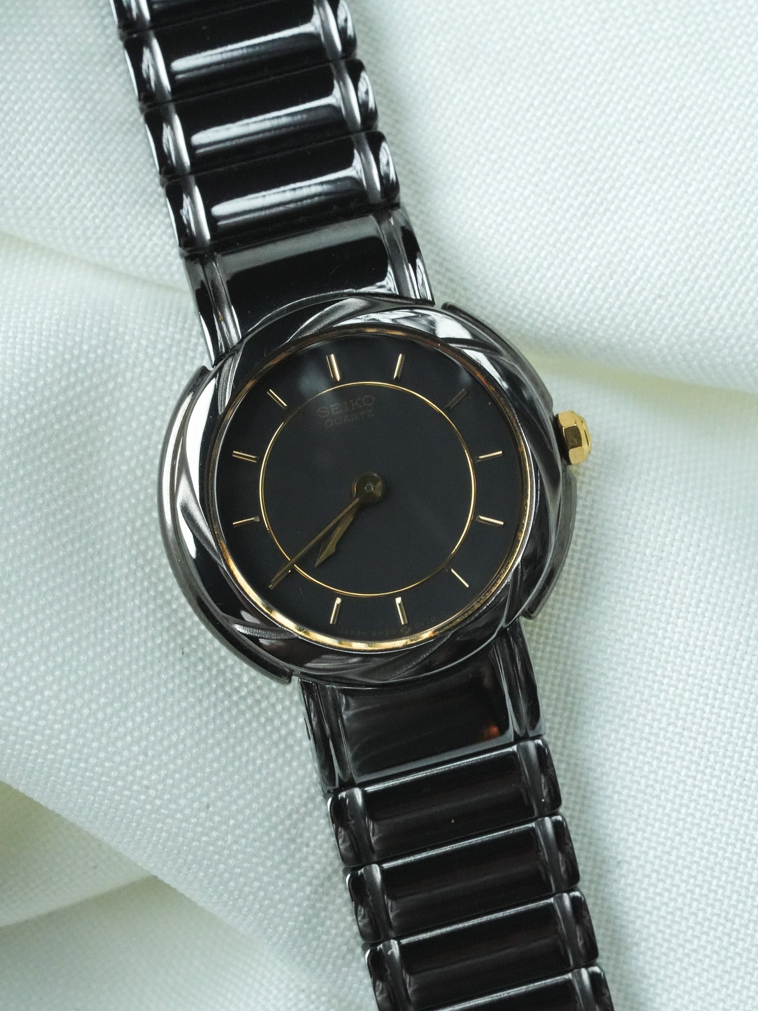 Montre Seiko Vintage - Anthracite Brillant Torsadé Mini (1996) - Atelier Victor