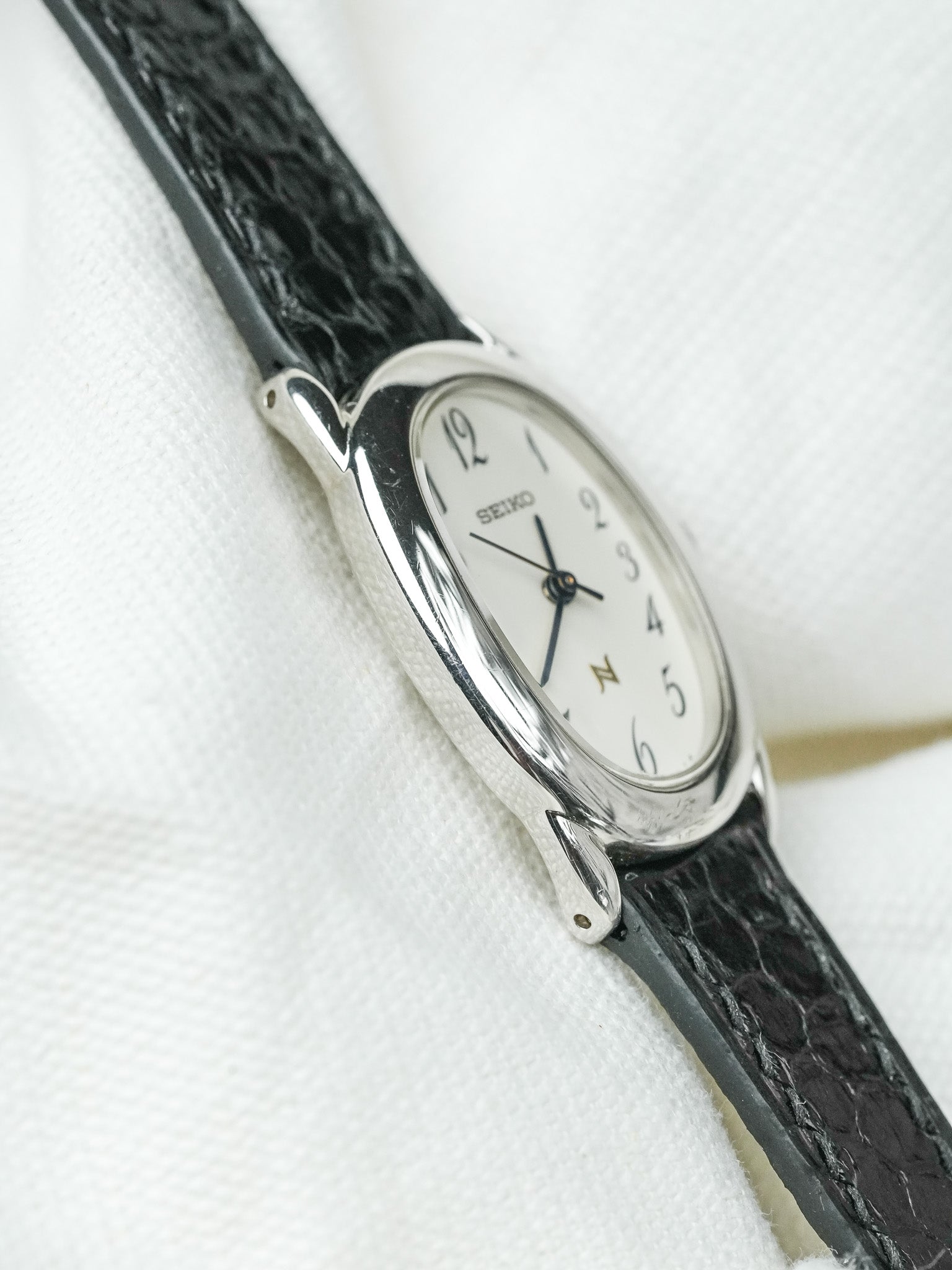 Montre Seiko Vintage - Baignoire Acier Cuir Noir 1F21-5B70 (2004) - Atelier Victor
