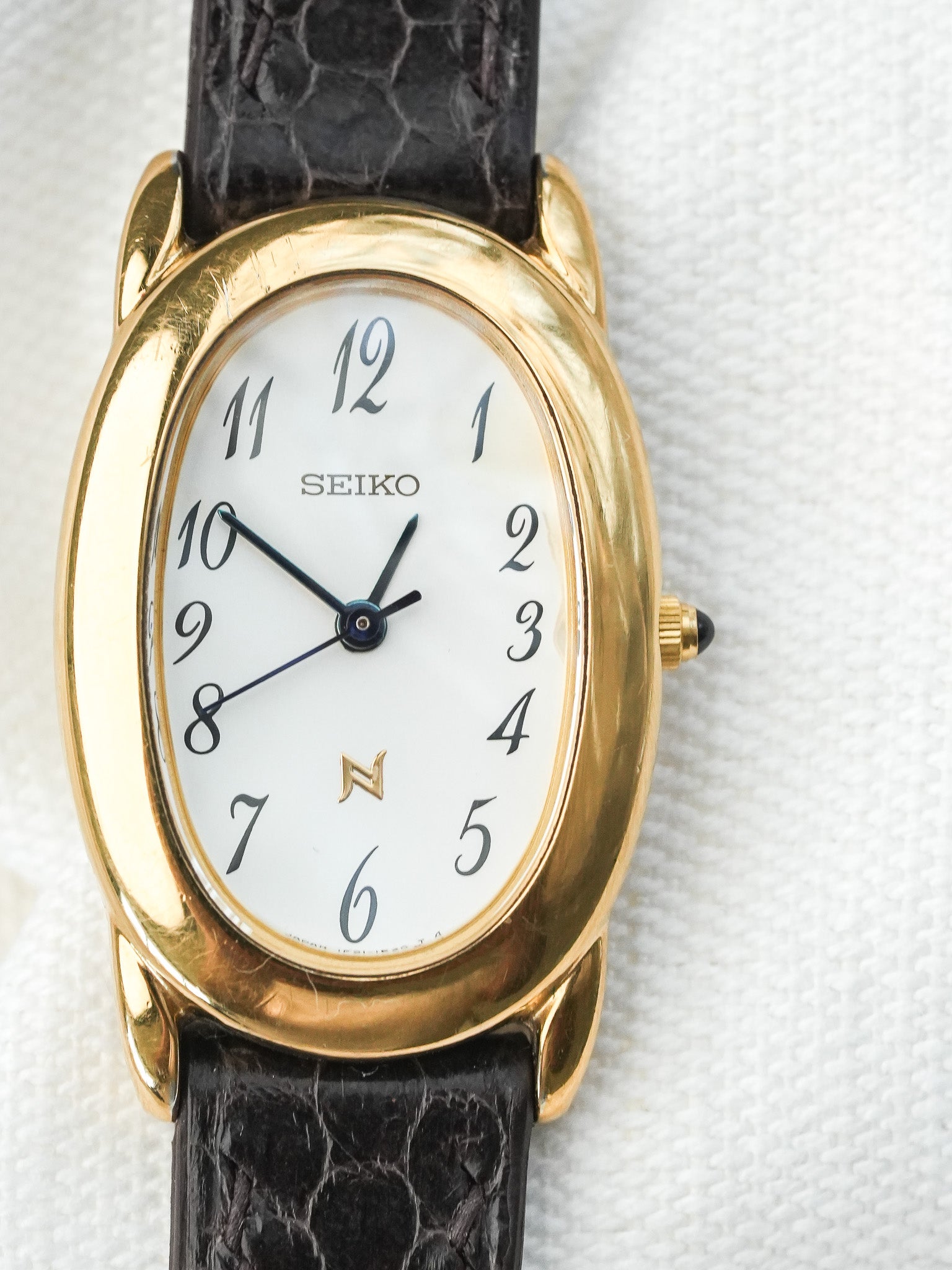 Montre Seiko Vintage - Baignoire Or Cuir Marron 1F21-5B70 (2005) - Atelier Victor