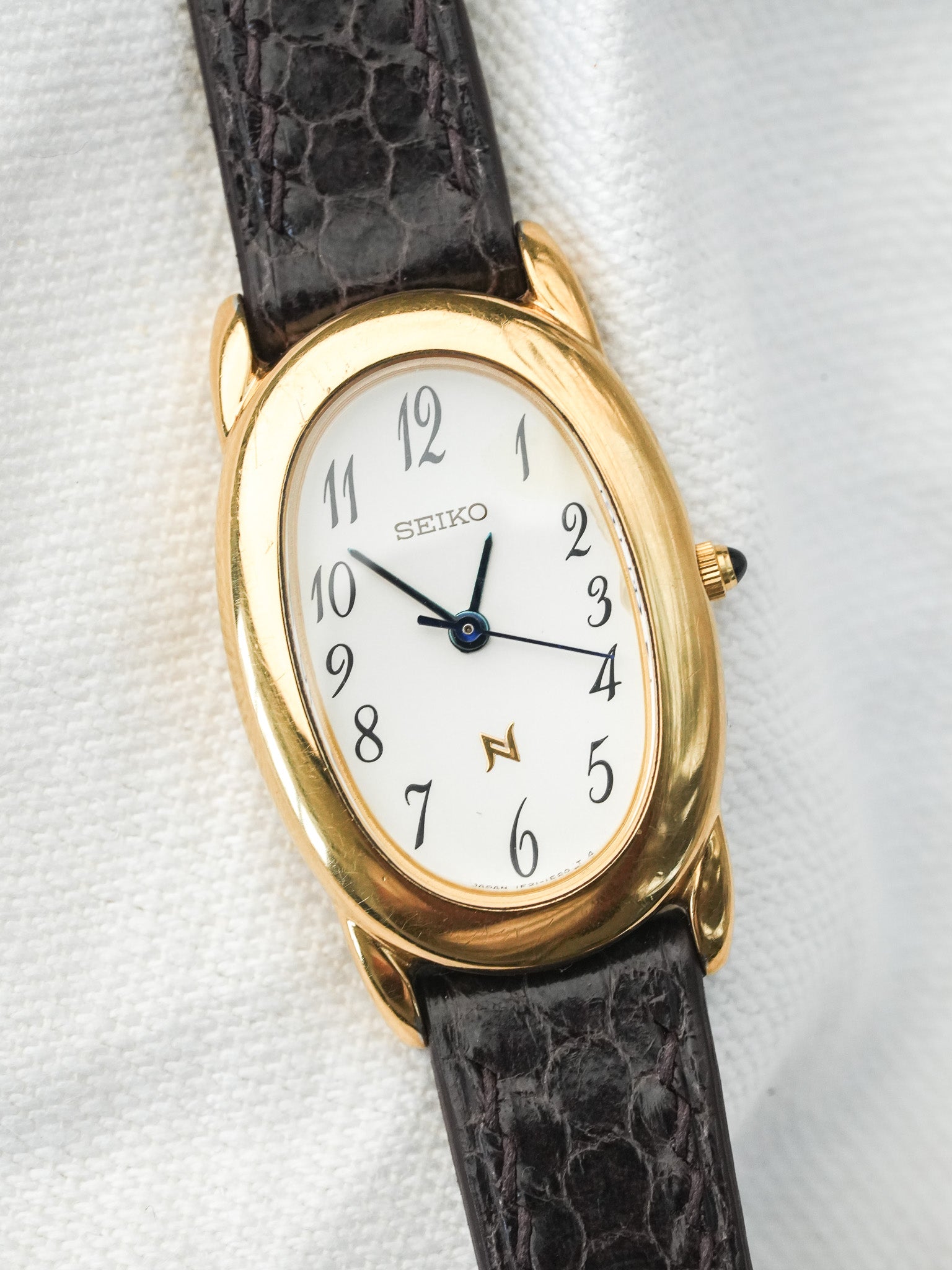 Montre Seiko Vintage - Baignoire Or Cuir Marron 1F21-5B70 (2005) - Atelier Victor