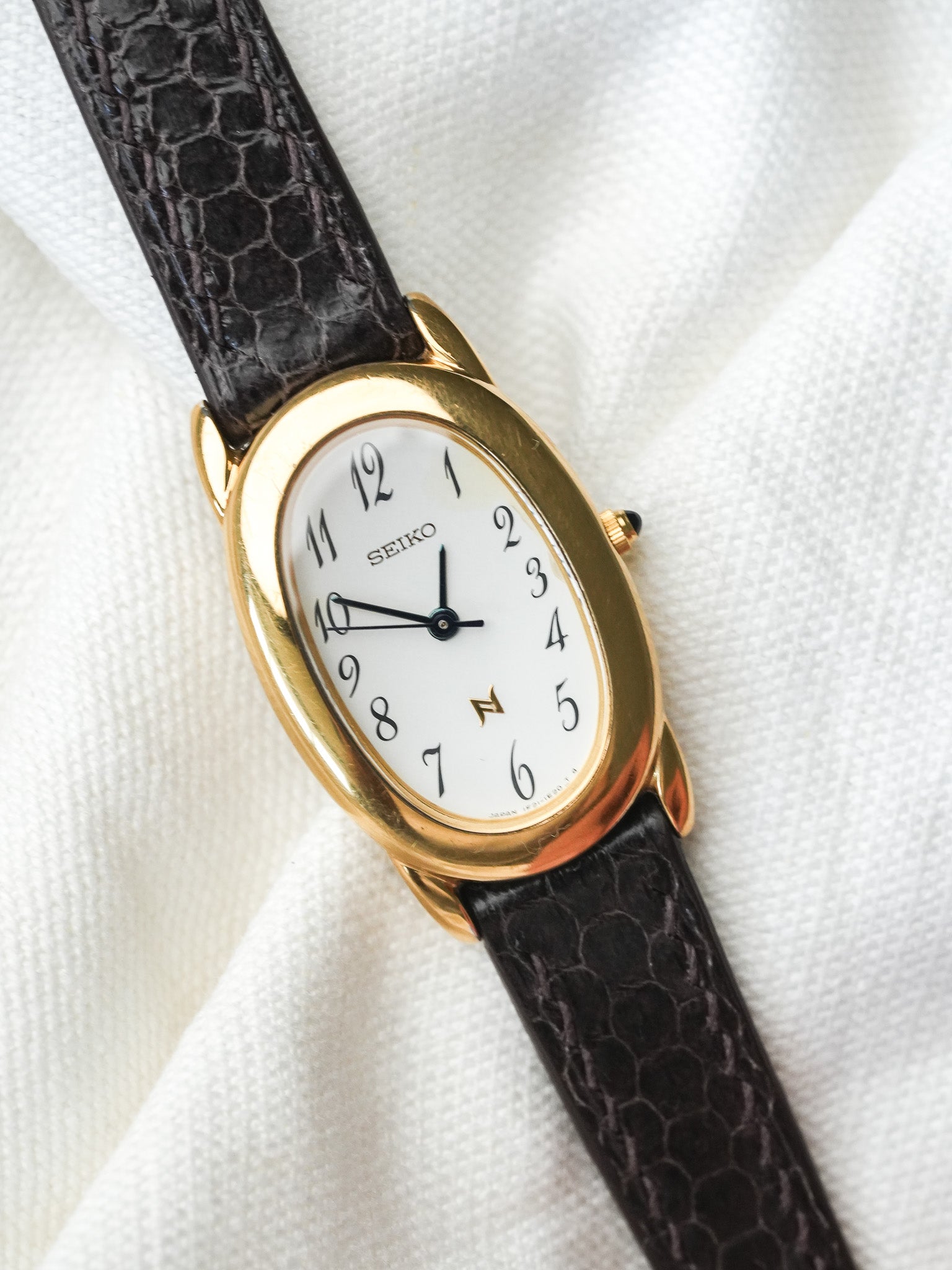 Montre Seiko Vintage - Baignoire Or Cuir Marron 1F21-5B70 (2005) - Atelier Victor