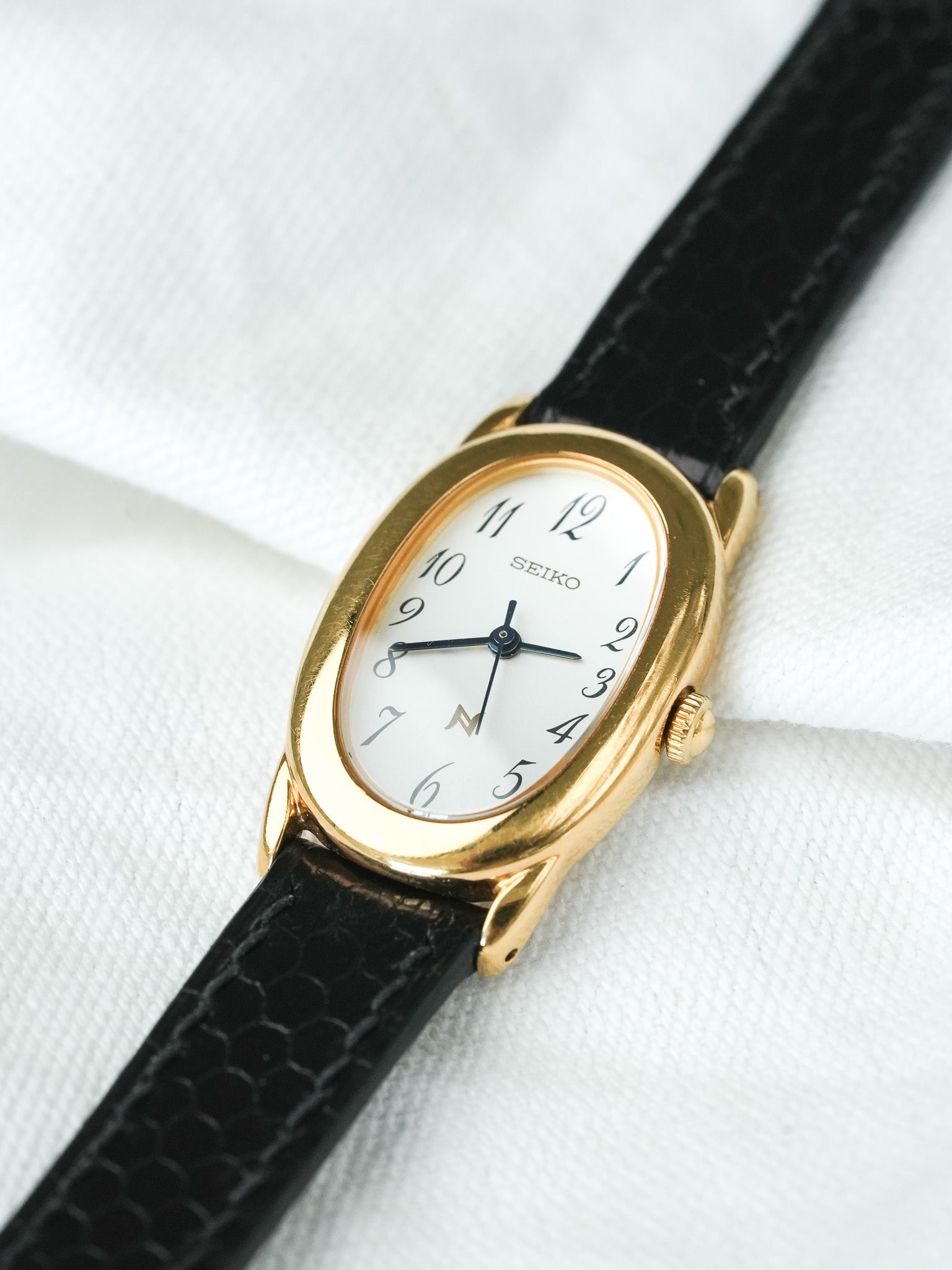 Montre Seiko Vintage - Baignoire Or Cuir Noir 1F21-5B70 (2005) - Atelier Victor