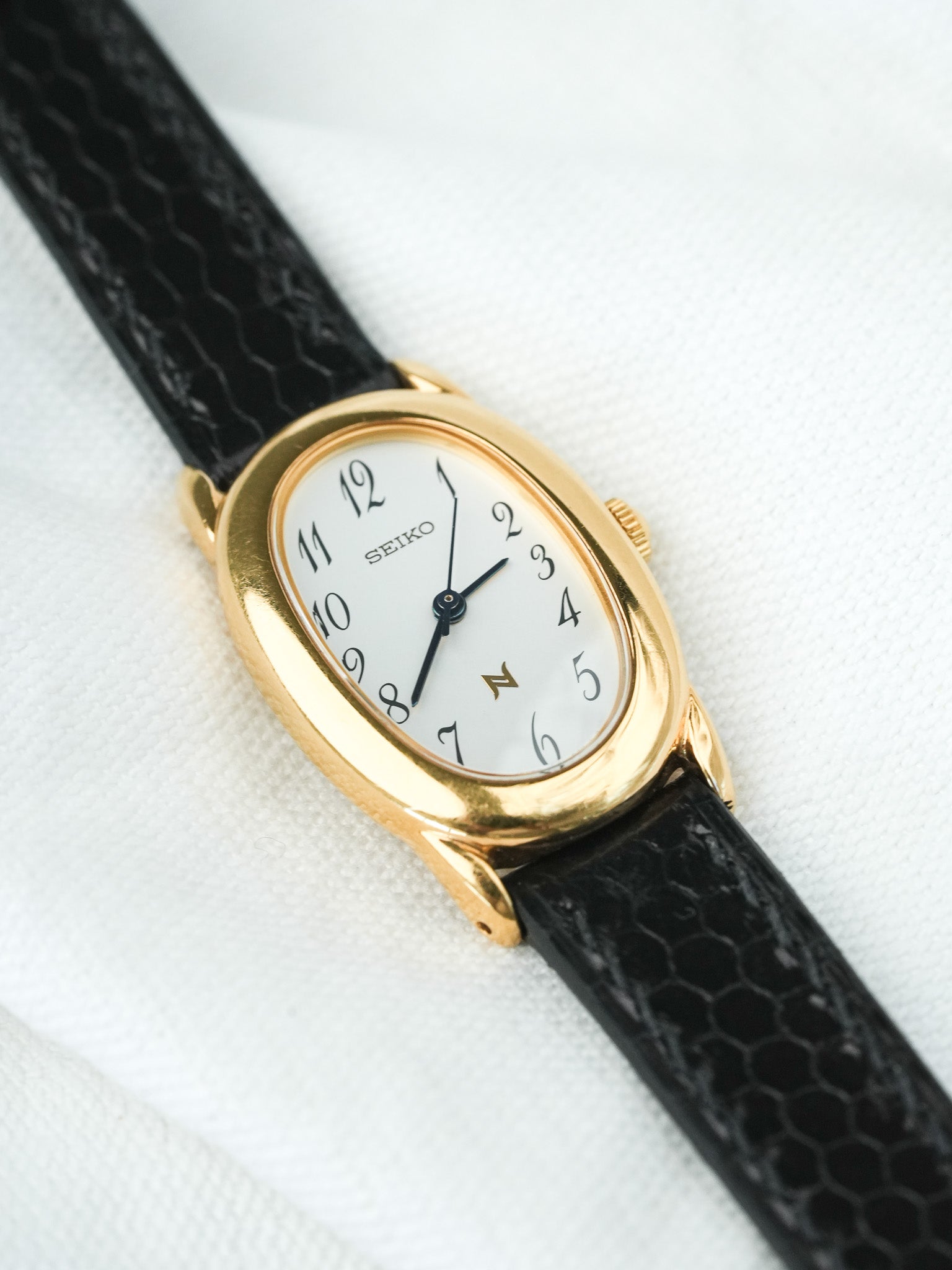 Montre Seiko Vintage - Baignoire Or Cuir Noir 1F21-5B70 (2005) - Atelier Victor
