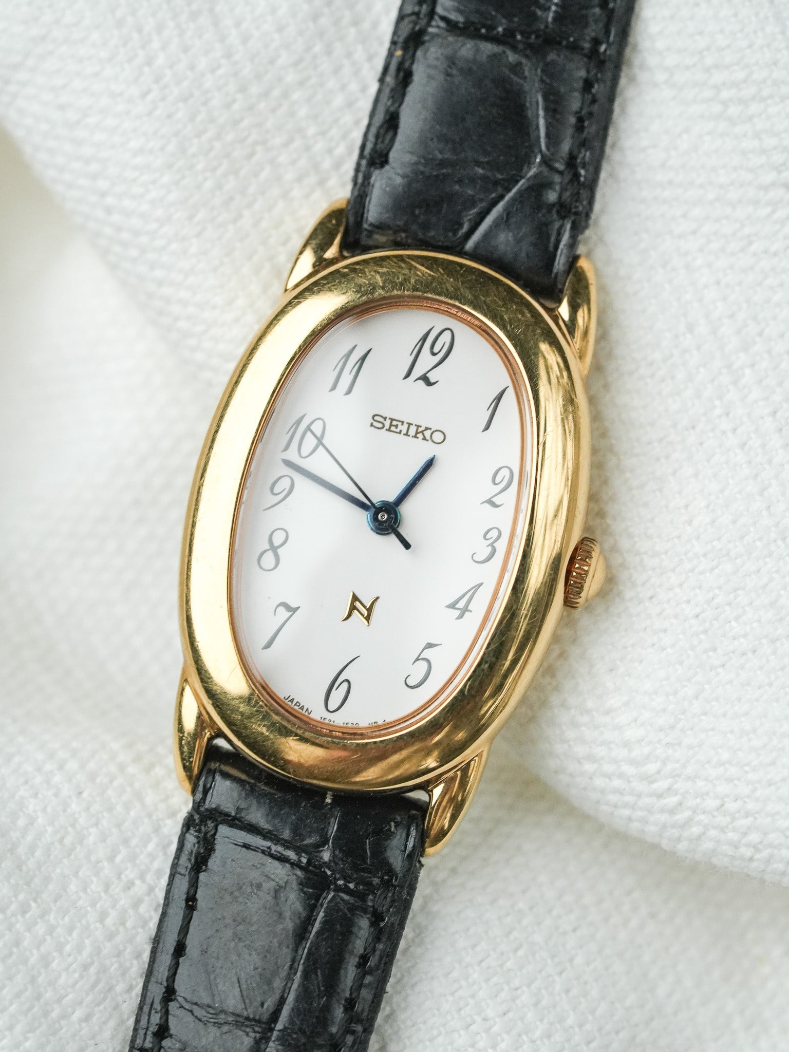 Montre Seiko Vintage - Baignoire Or Cuir Noir 1F21-5B70 (2006) - Atelier Victor