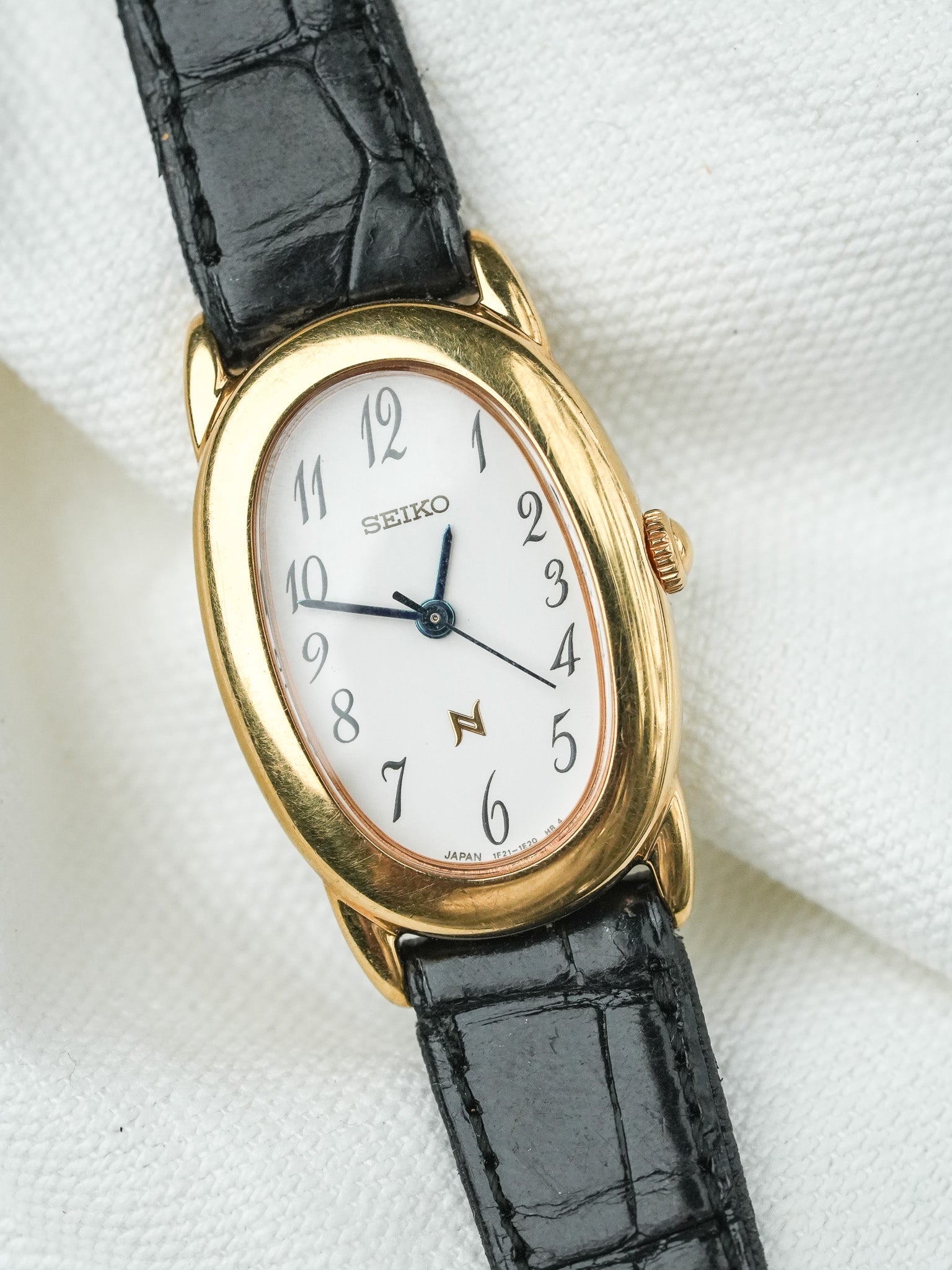 Montre Seiko Vintage - Baignoire Or Cuir Noir 1F21-5B70 (2006) - Atelier Victor