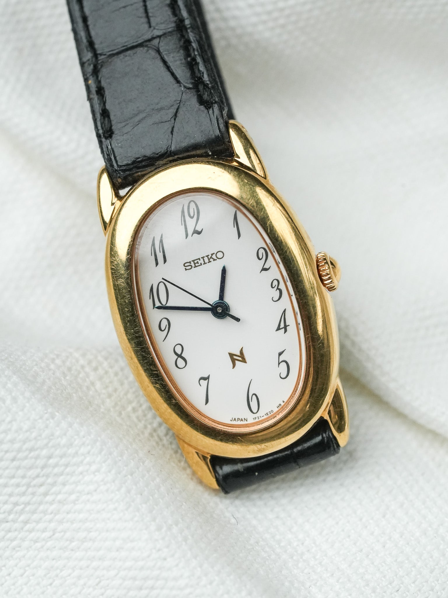 Montre Seiko Vintage - Baignoire Or Cuir Noir 1F21-5B70 (2006) - Atelier Victor