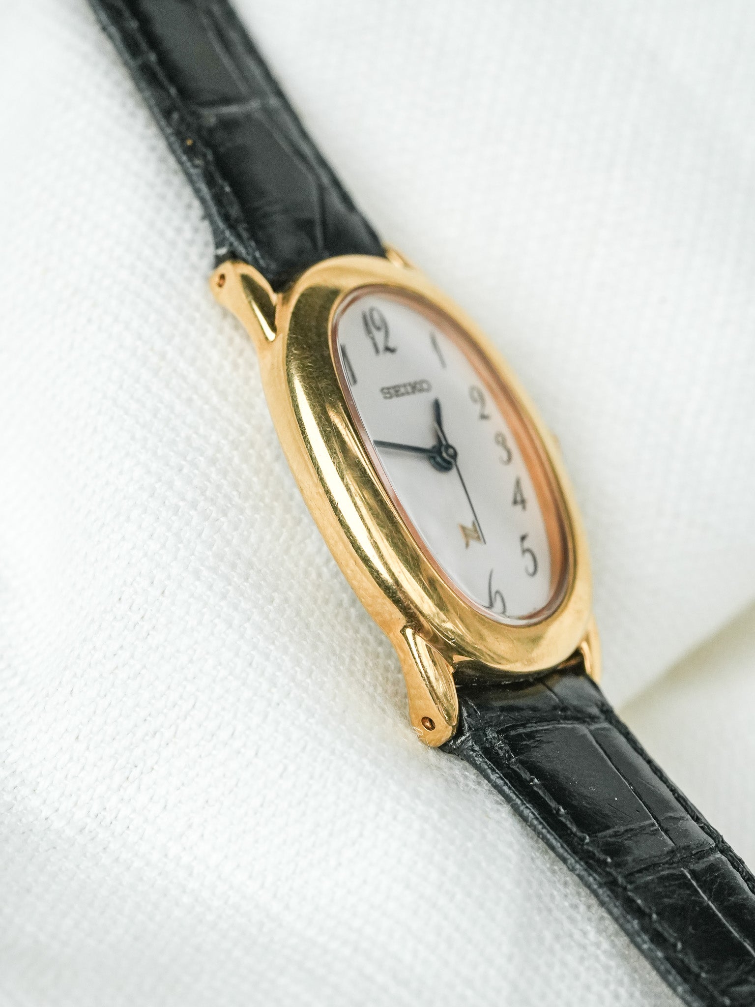 Montre Seiko Vintage - Baignoire Or Cuir Noir 1F21-5B70 (2006) - Atelier Victor