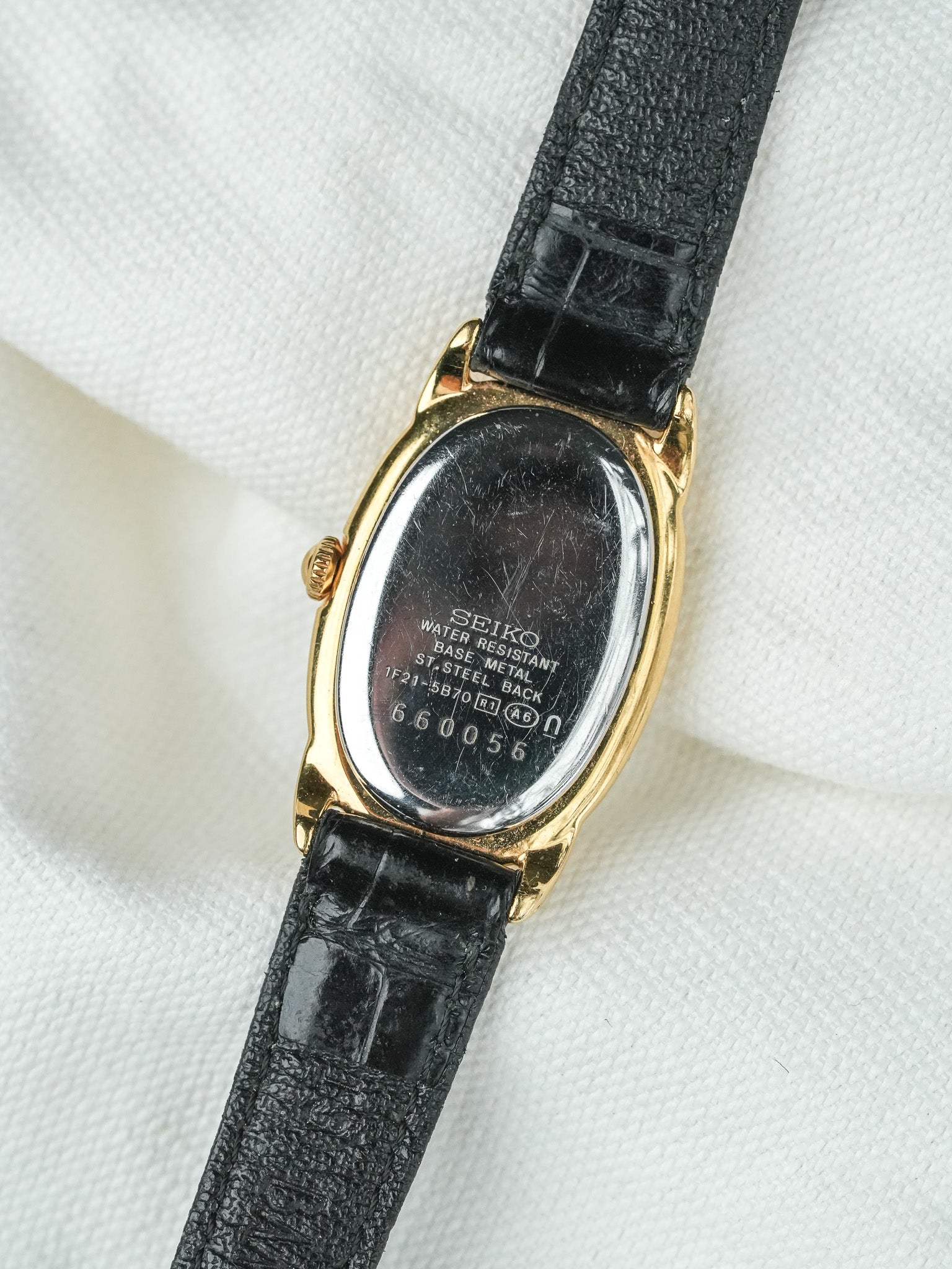 Seiko Baignoire 1F21-5B70 Gold-Plated Watch for Sale | Vintage 2006