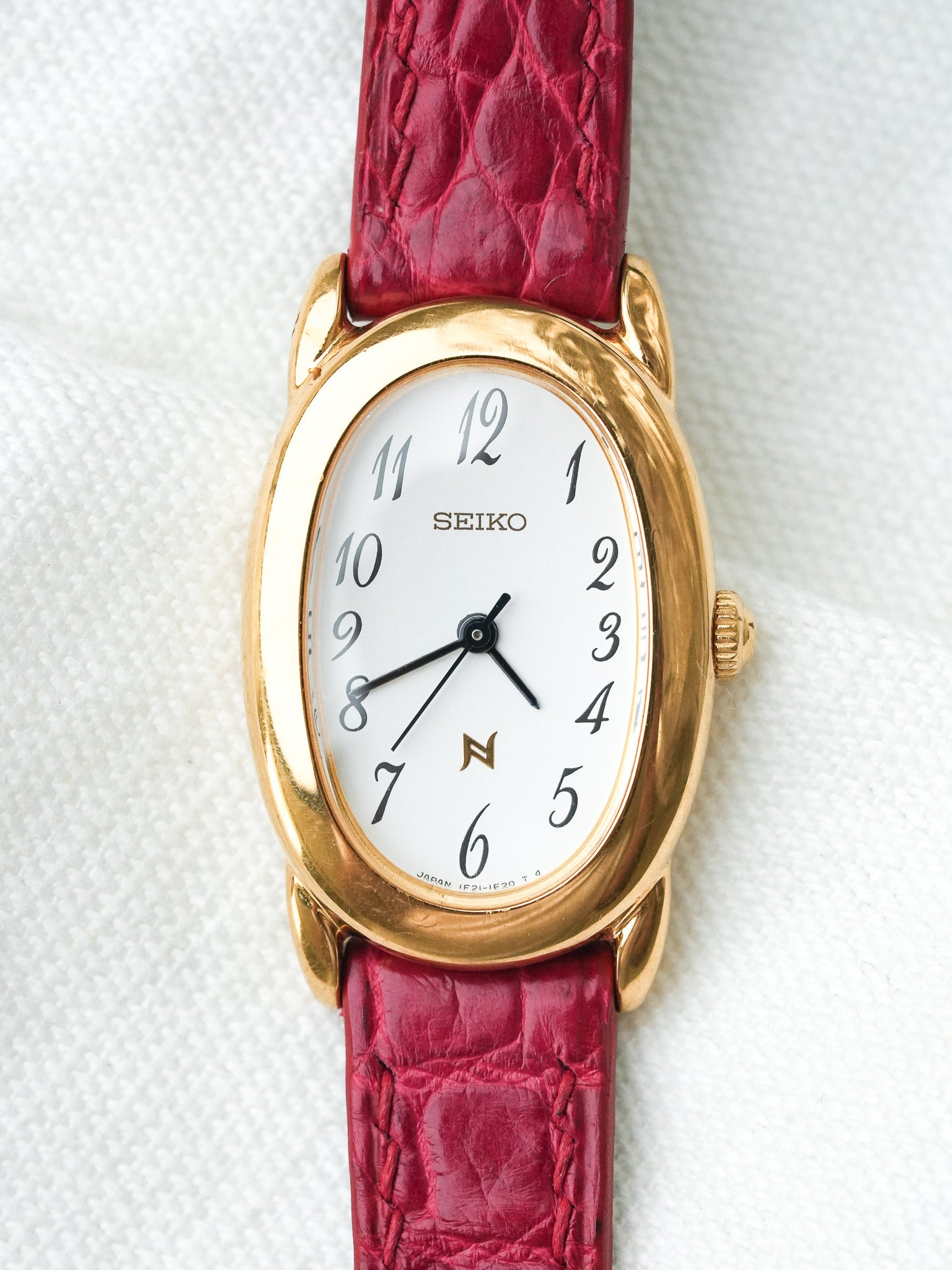 Montre Seiko Vintage - Baignoire Or Cuir Rouge 1F21-5B70 (2005) - Atelier Victor
