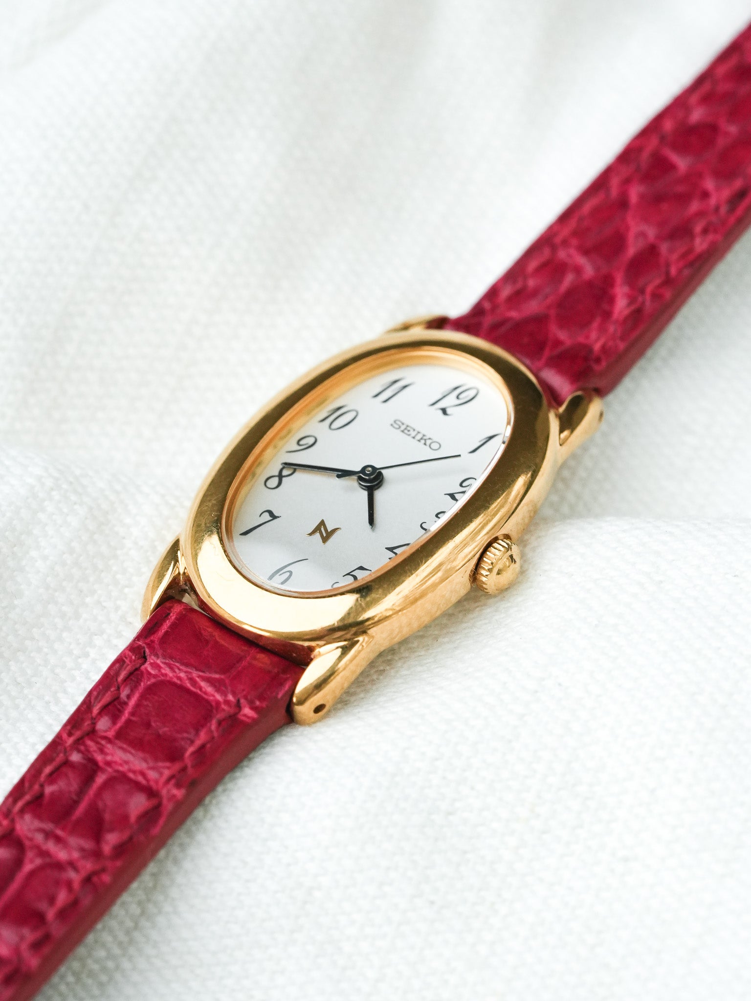 Montre Seiko Vintage - Baignoire Or Cuir Rouge 1F21-5B70 (2005) - Atelier Victor