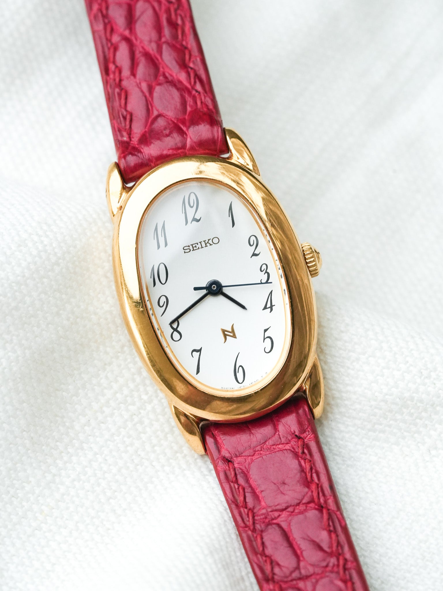 Montre Seiko Vintage - Baignoire Or Cuir Rouge 1F21-5B70 (2005) - Atelier Victor