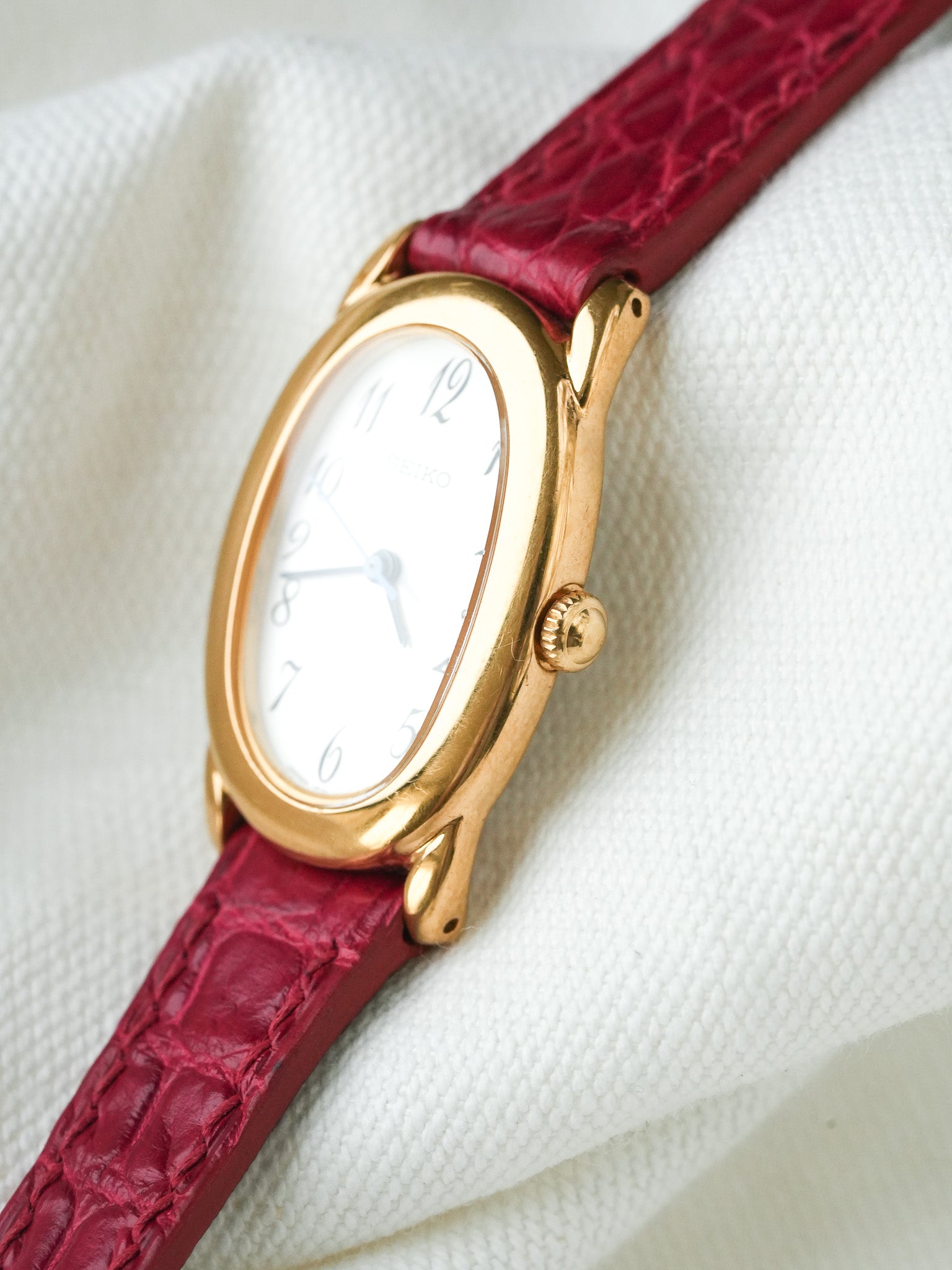 Montre Seiko Vintage - Baignoire Or Cuir Rouge 1F21-5B70 (2005) - Atelier Victor