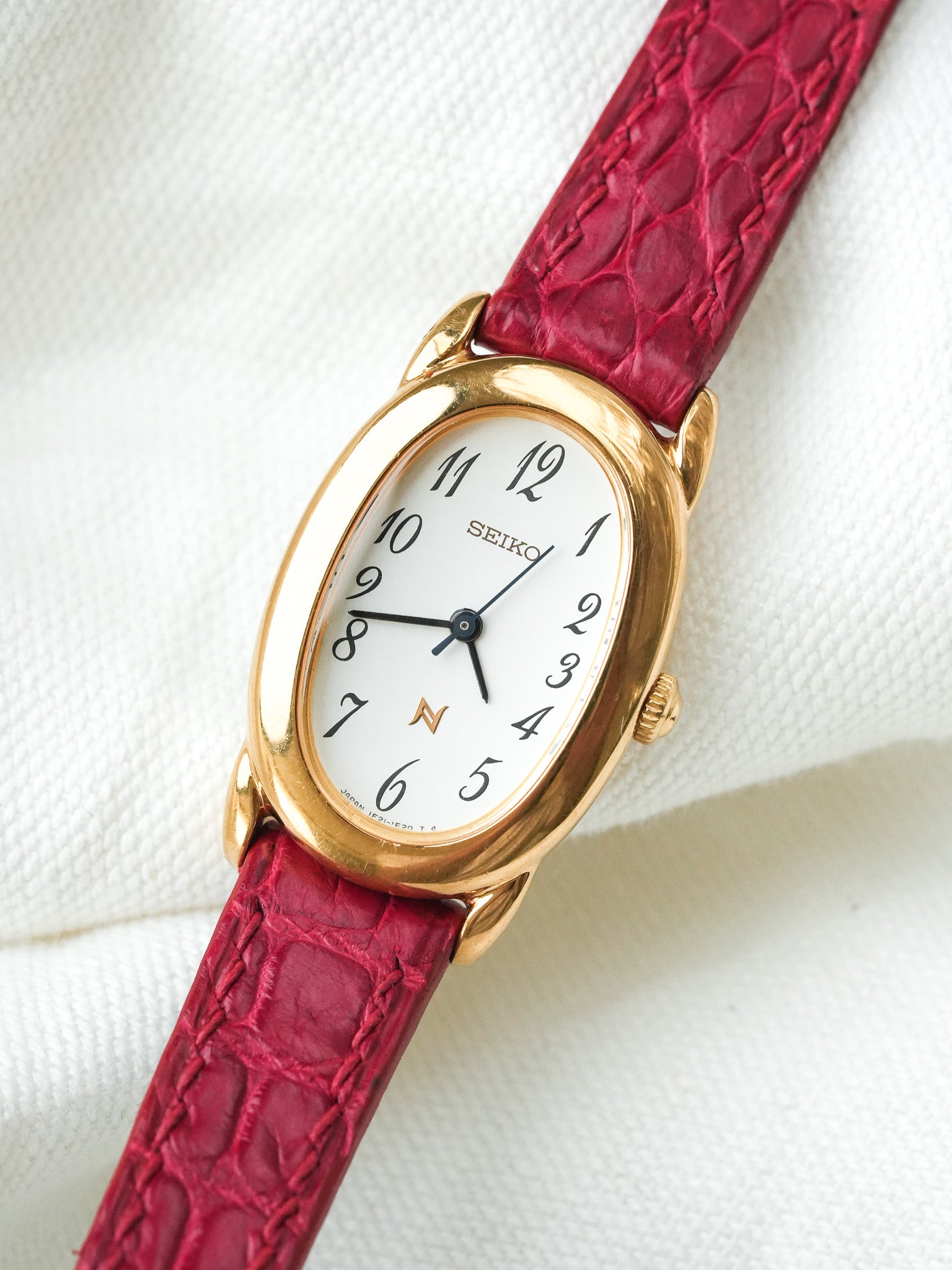 Montre Seiko Vintage - Baignoire Or Cuir Rouge 1F21-5B70 (2005) - Atelier Victor