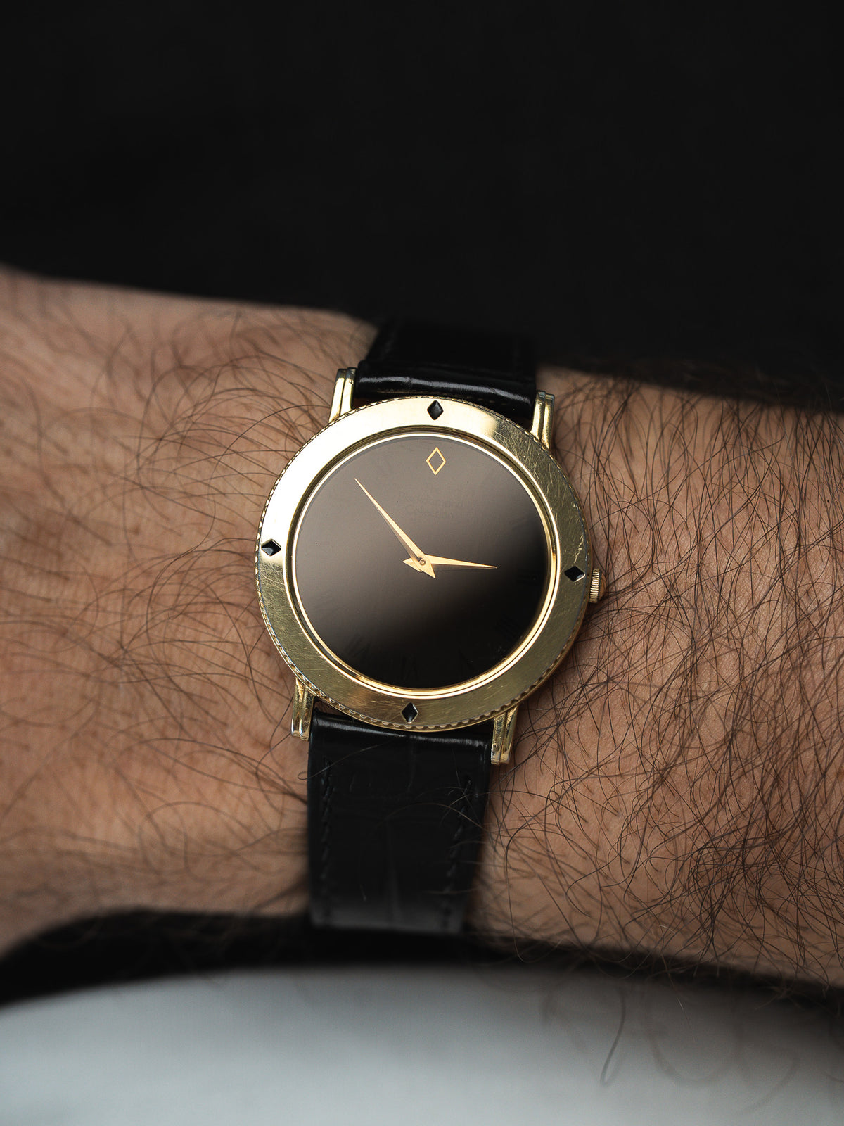 Worn on the wrist, occulting dial - Vintage Blackdiamond 5P30-7030 Watch - Atelier Victor