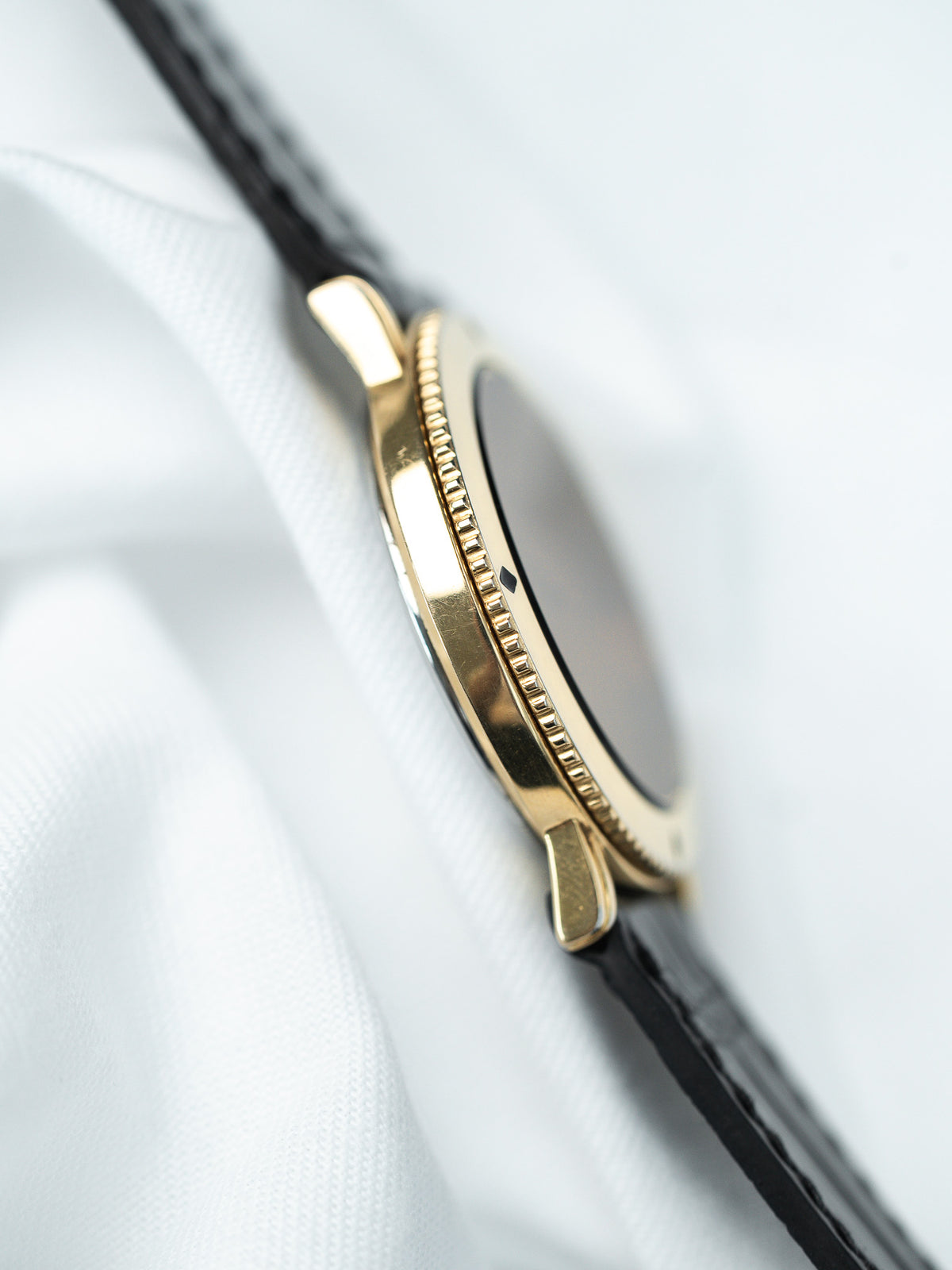Side profile, fluted crown - Vintage Blackdiamond 5P30-7030 Watch - Atelier Victor
